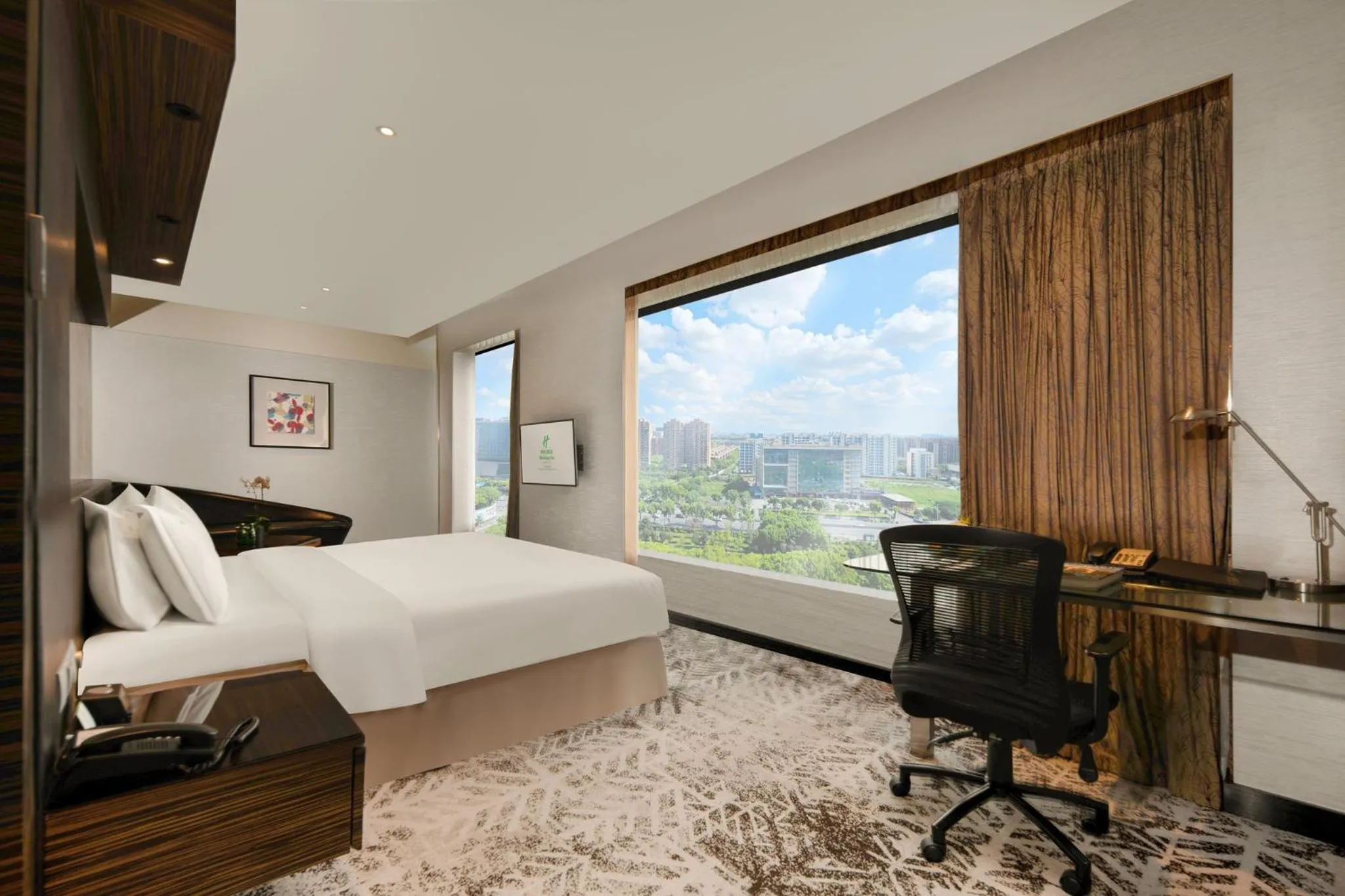 Photo of the whole room in Holiday Inn Shanghai Hongqiao West by IHG