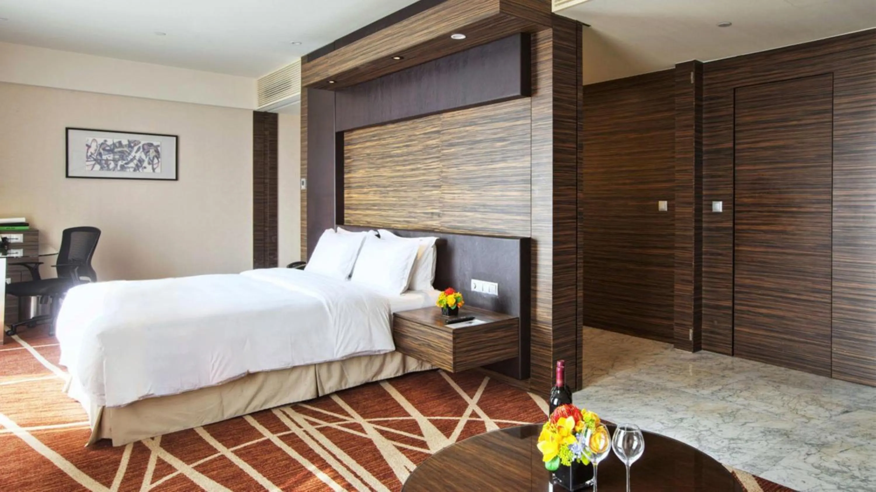 Photo of the whole room in Holiday Inn Shanghai Hongqiao West by IHG