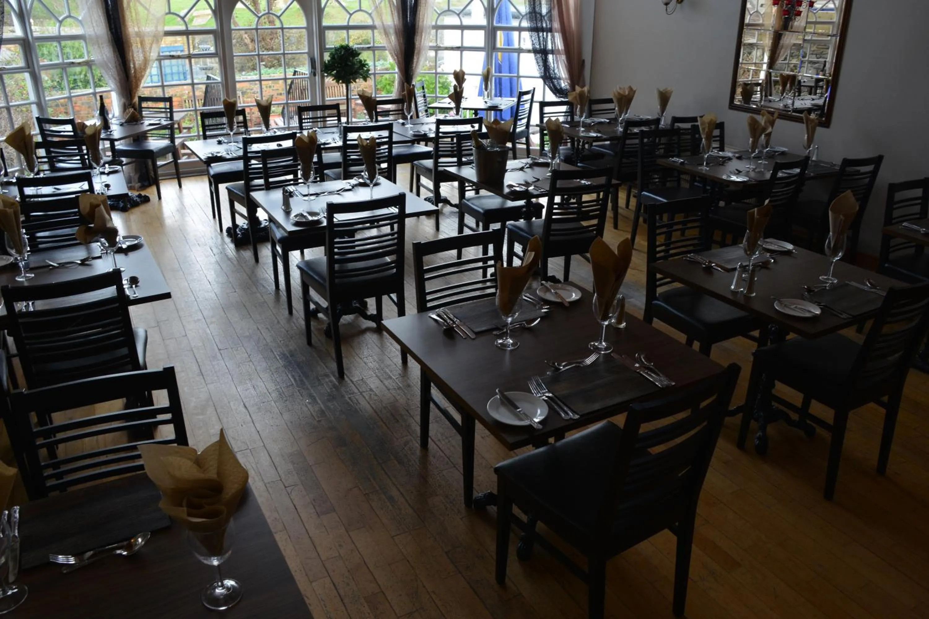 Restaurant/places to eat in Crown hotel