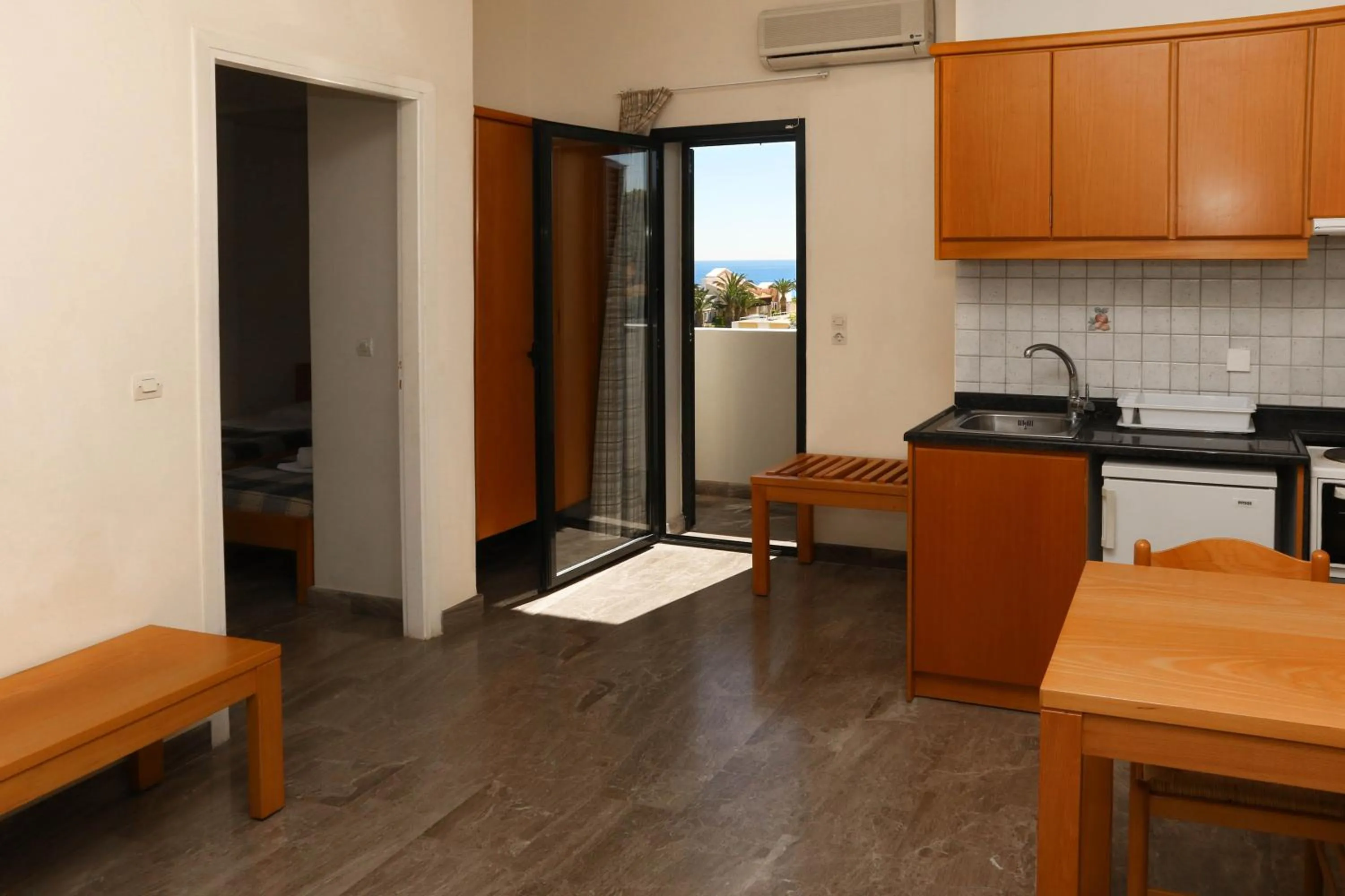 Kitchen or kitchenette in Anna Maria Village