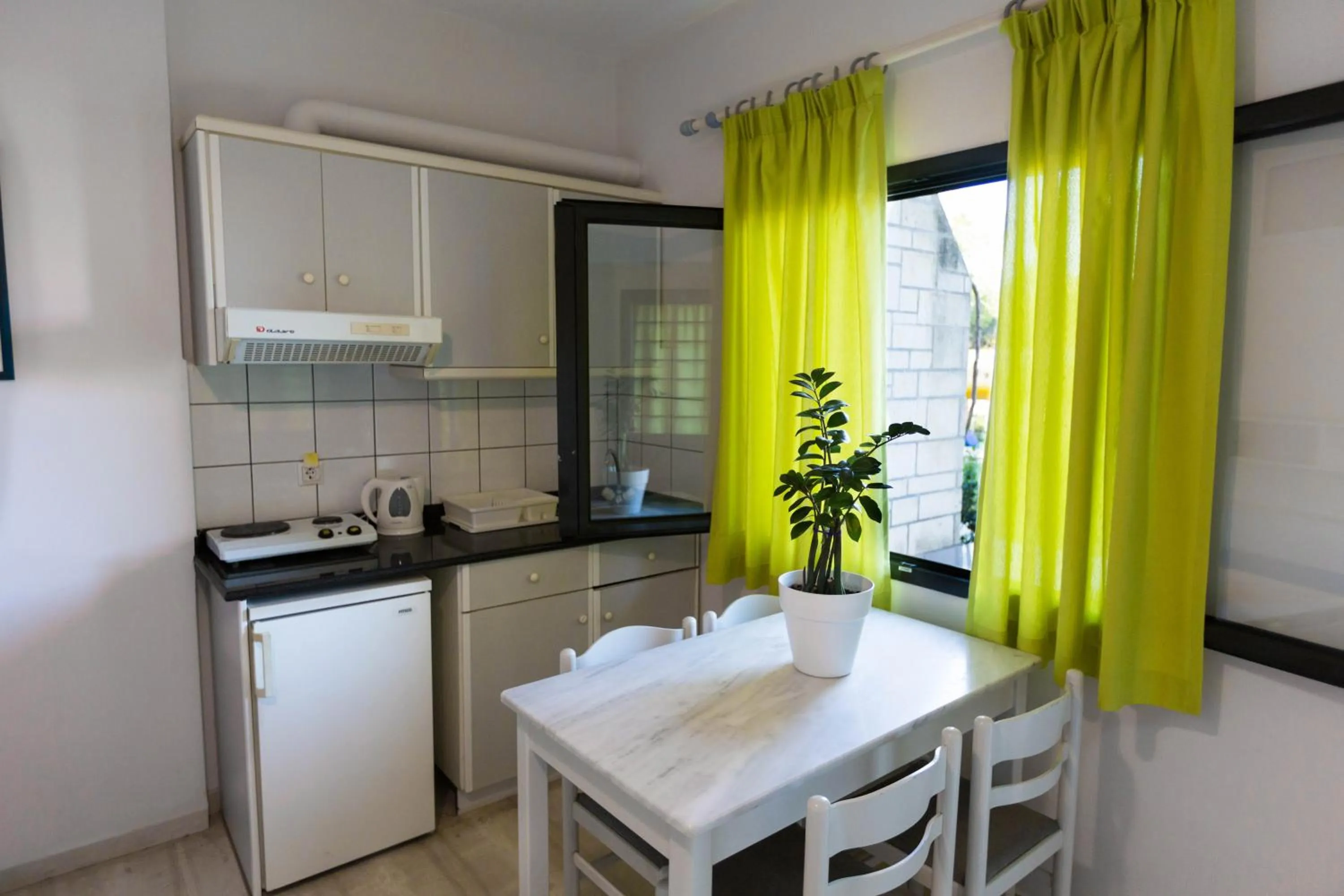 Kitchen or kitchenette in Anna Maria Village