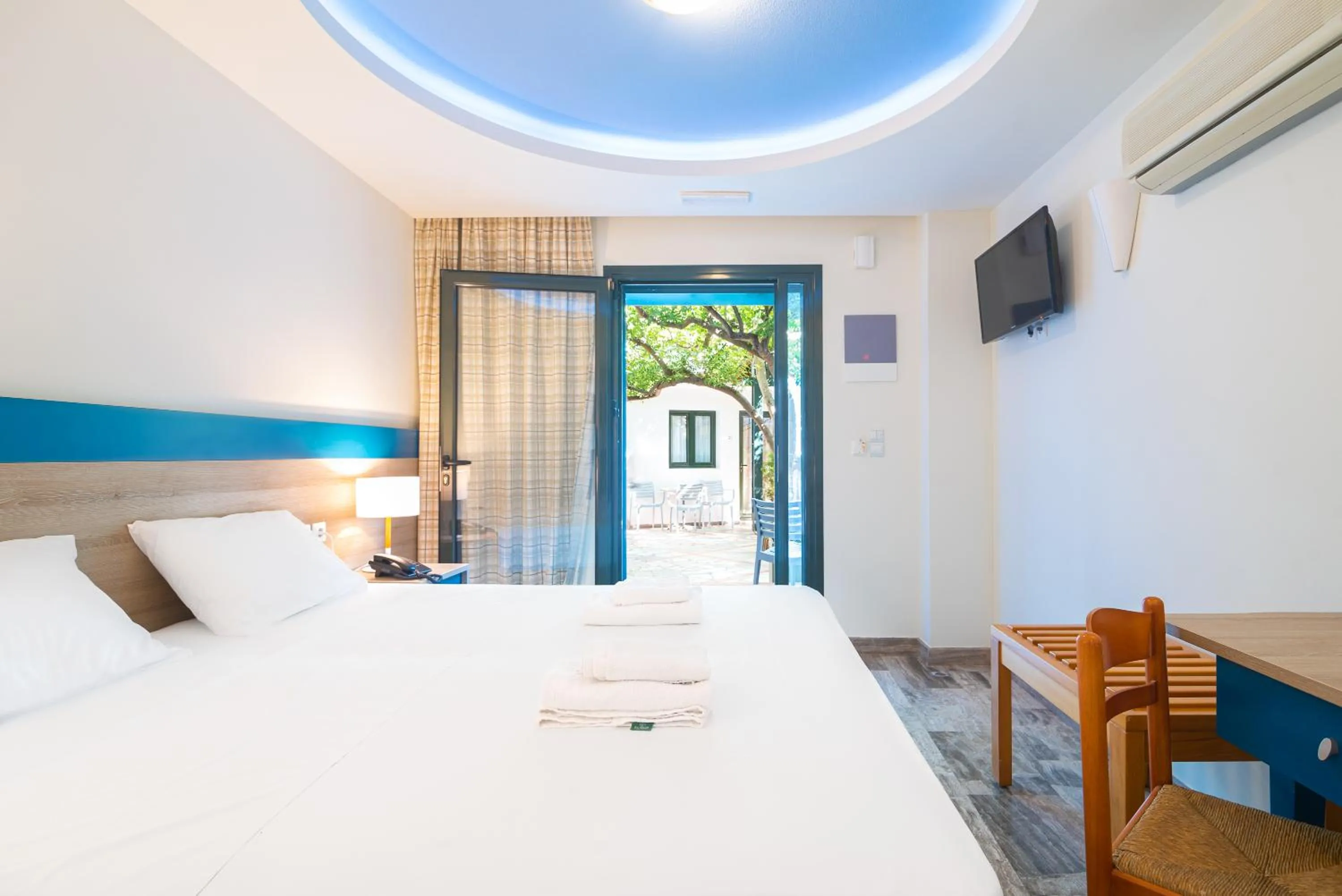 Photo of the whole room, Bed in Anna Maria Village