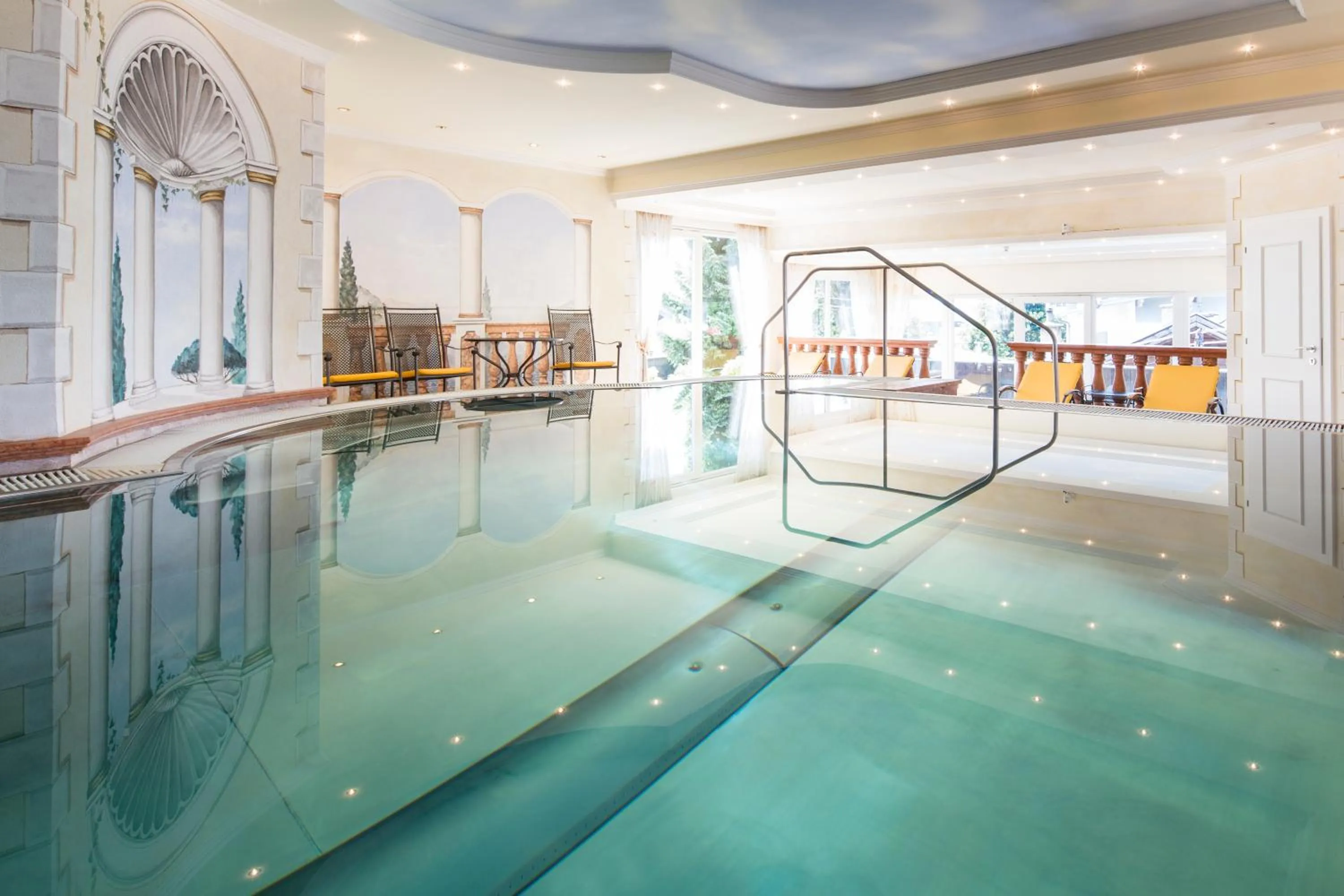 Swimming pool in Hotel Jenbacherhof B&B