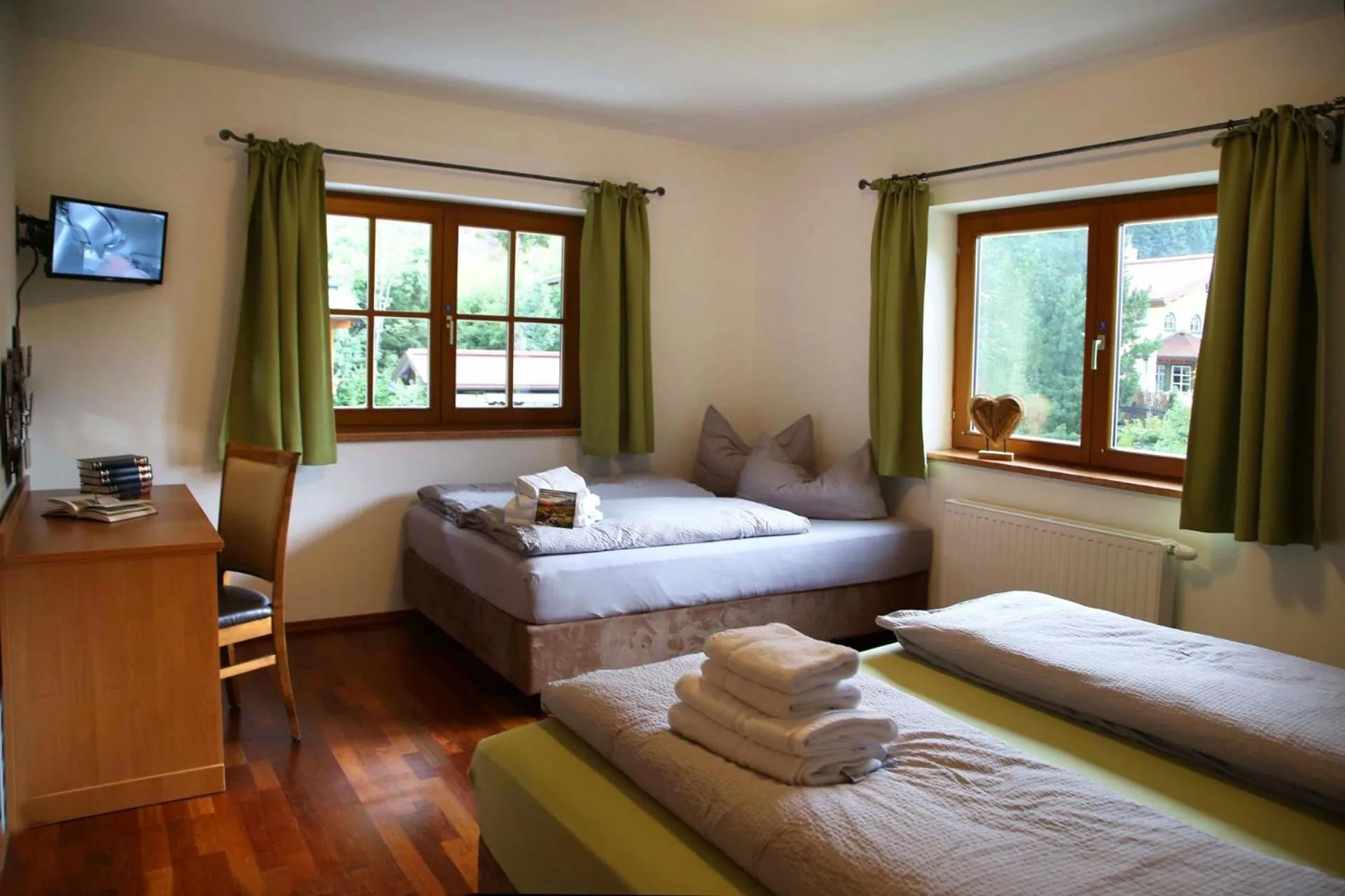 Photo of the whole room, Bed in Die Filzmooserin - Apartments in Filzmoos, Filzmoos Card inklusive
