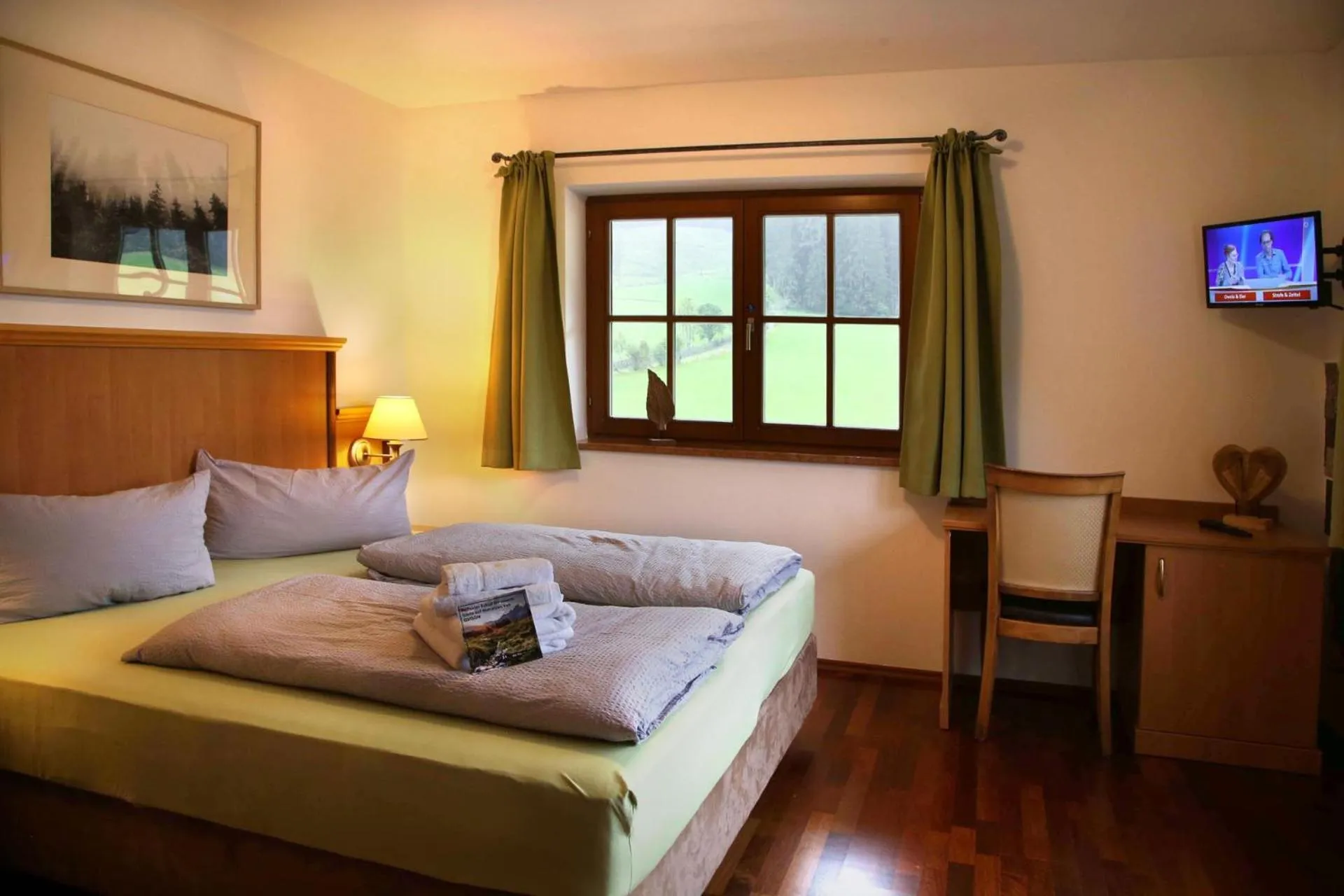 Photo of the whole room, Bed in Die Filzmooserin - Apartments in Filzmoos, Filzmoos Card inklusive