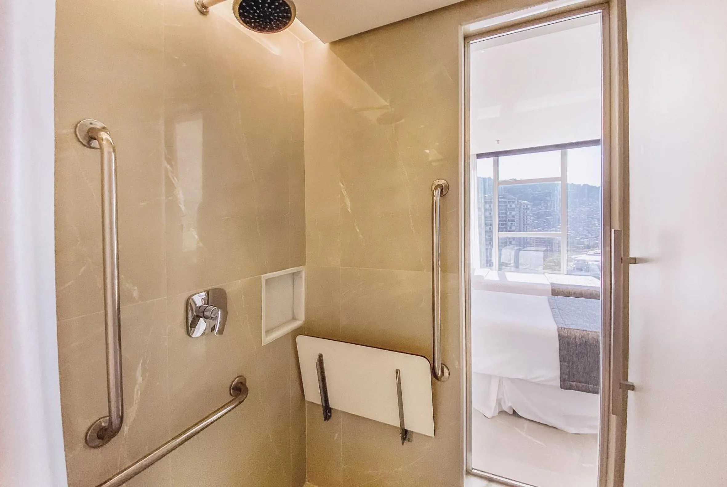 Shower in Hotel Nacional Rio de Janeiro - OFICIAL