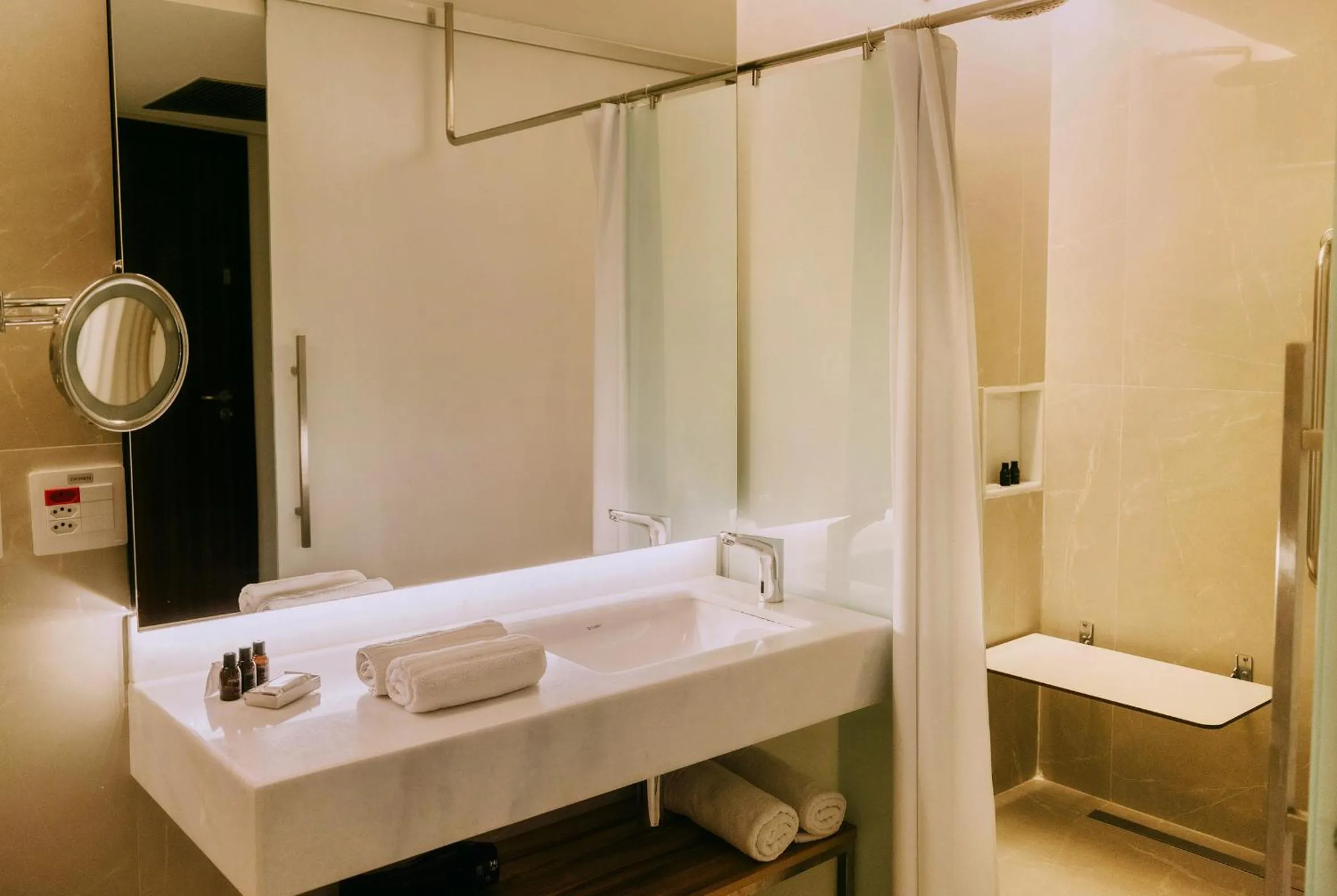 Shower in Hotel Nacional Rio de Janeiro - OFICIAL