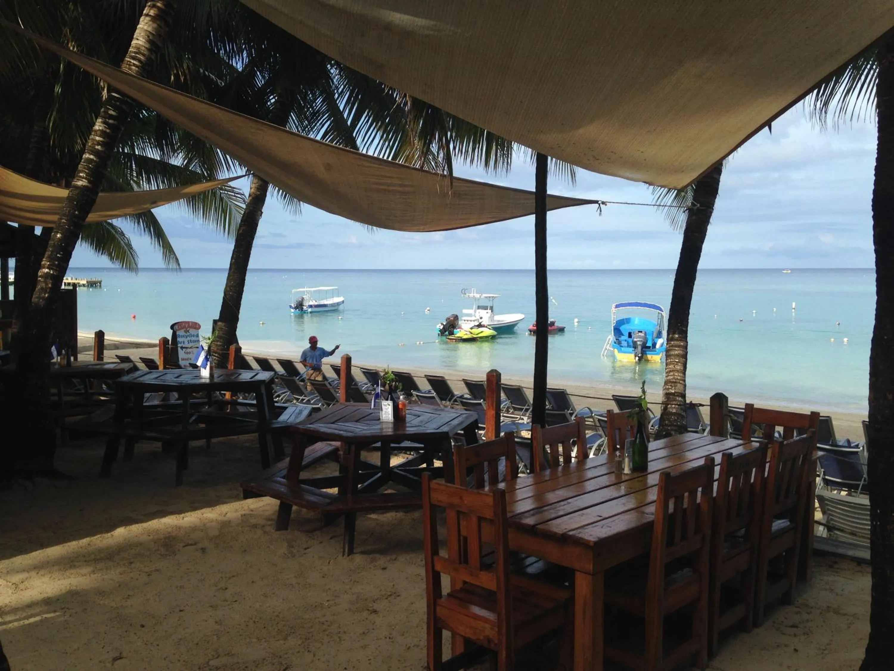 Restaurant/places to eat in Bananarama Dive & Beach Resort