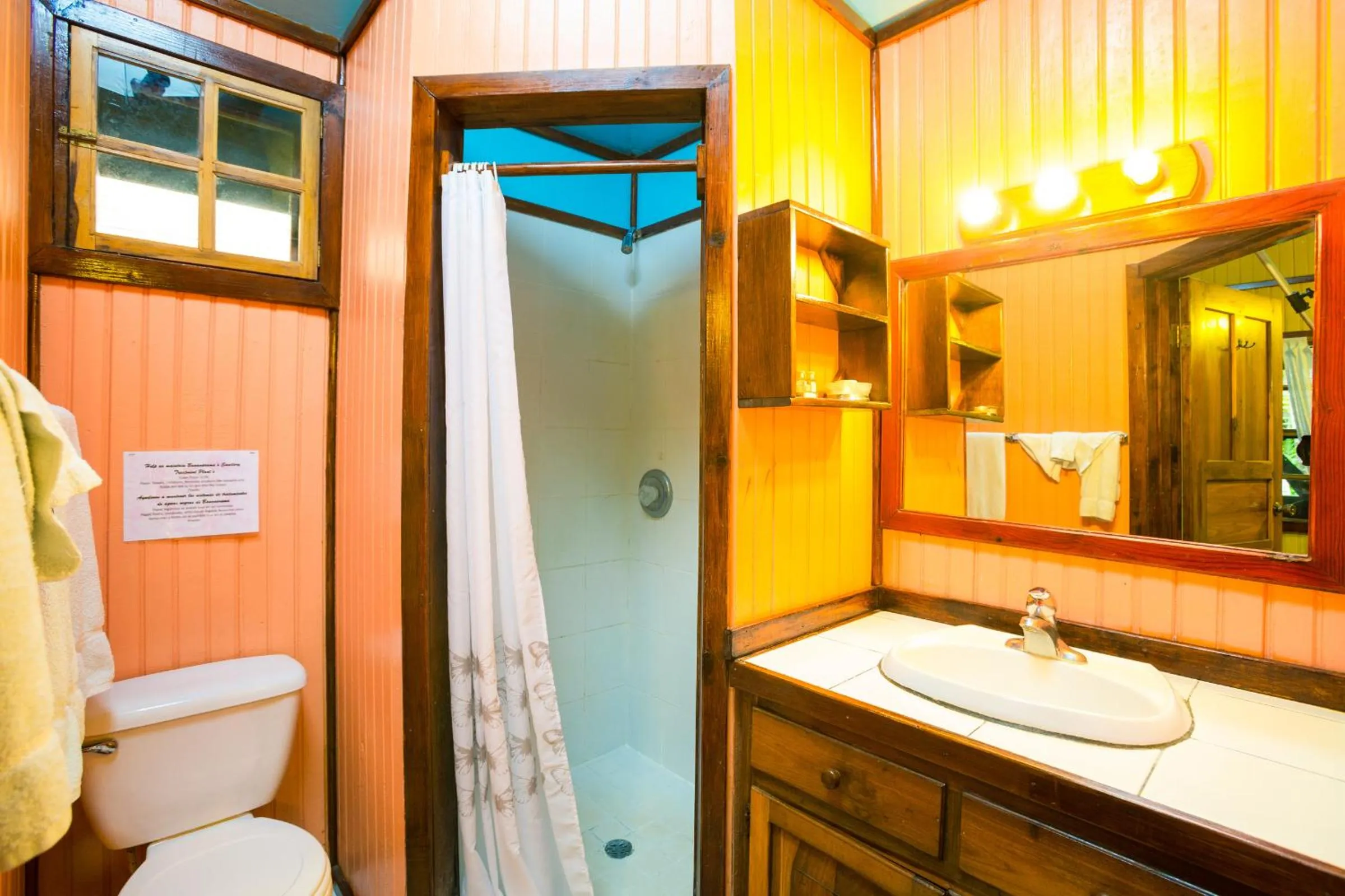 Bathroom in Bananarama Dive & Beach Resort