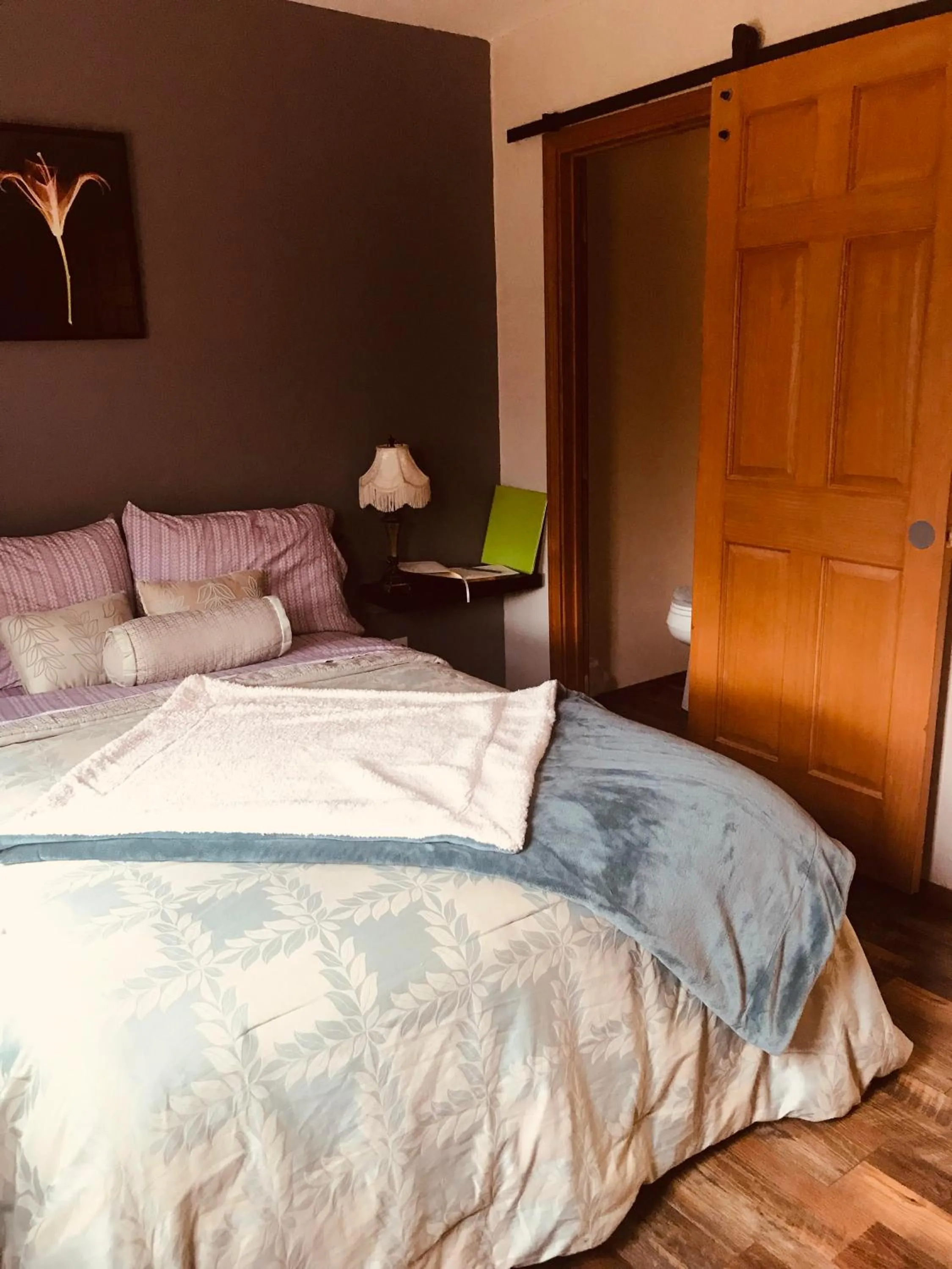 Bed in A Hyde Away Inn B&B