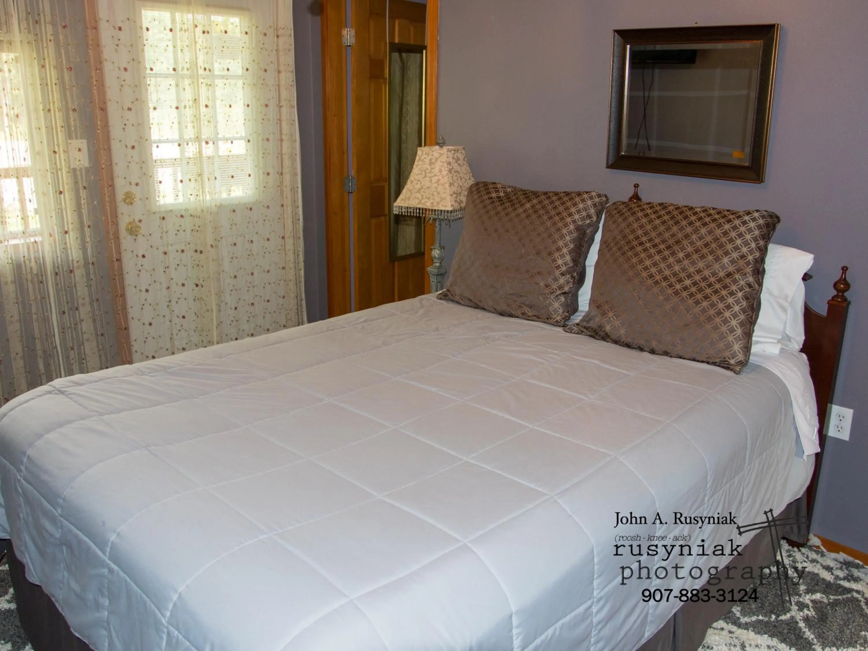 Bed in A Hyde Away Inn B&B