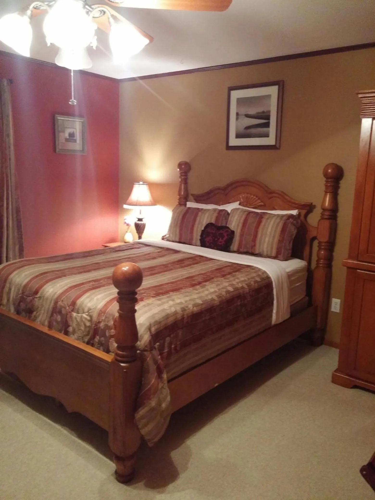 Bed in A Hyde Away Inn B&B