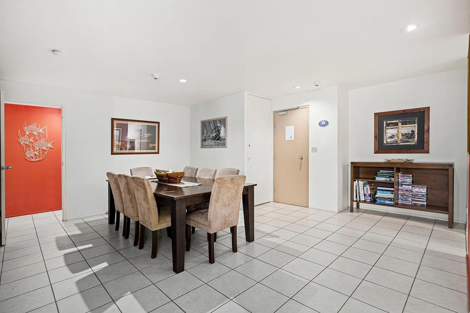 Dining area in Pacific Towers Beach Resort