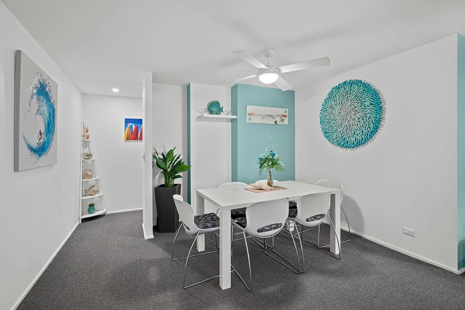 Dining area in Pacific Towers Beach Resort