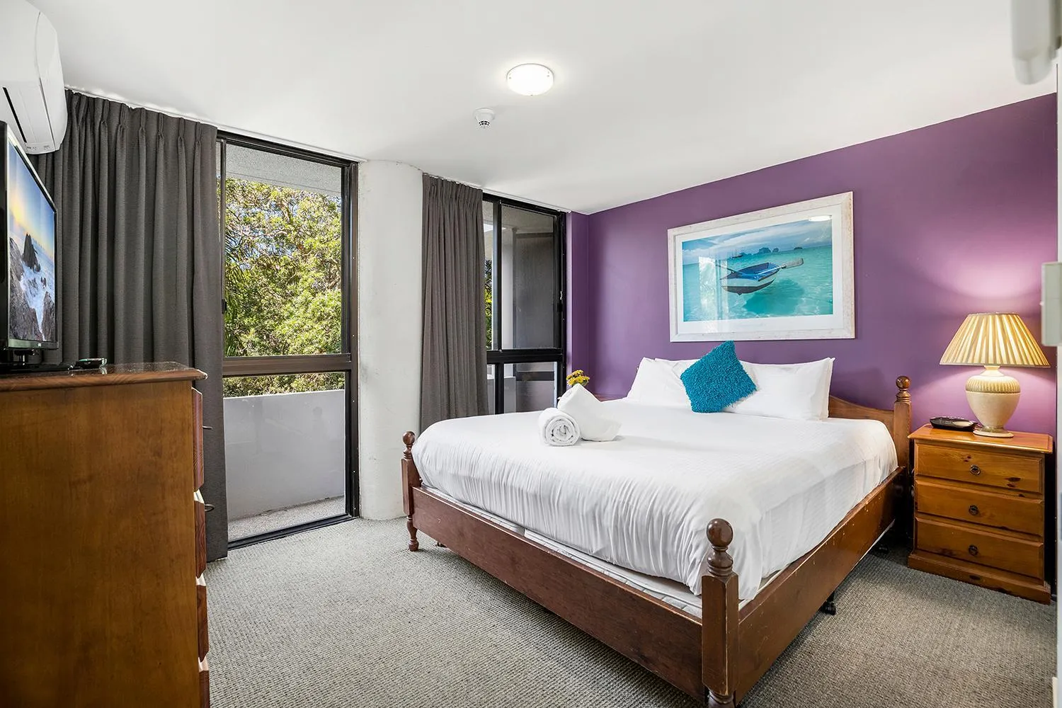 Bedroom, Bed in Pacific Towers Beach Resort