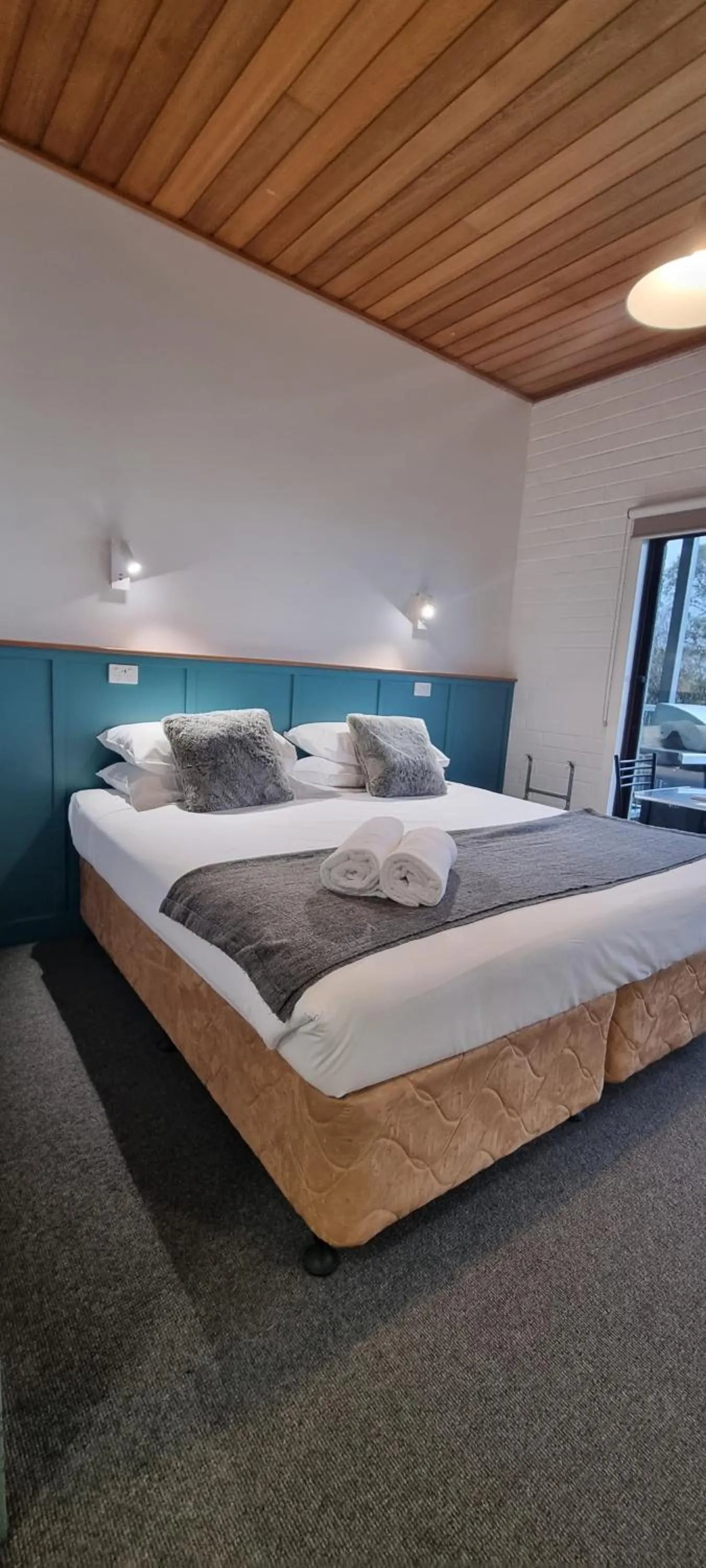 Bed in Cedarwood Apartments