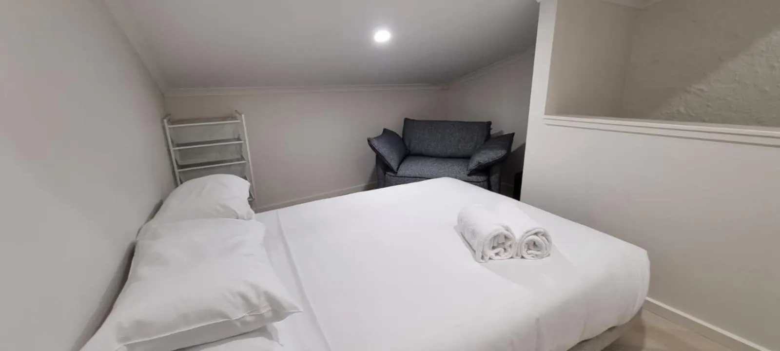 Bed in Cedarwood Apartments