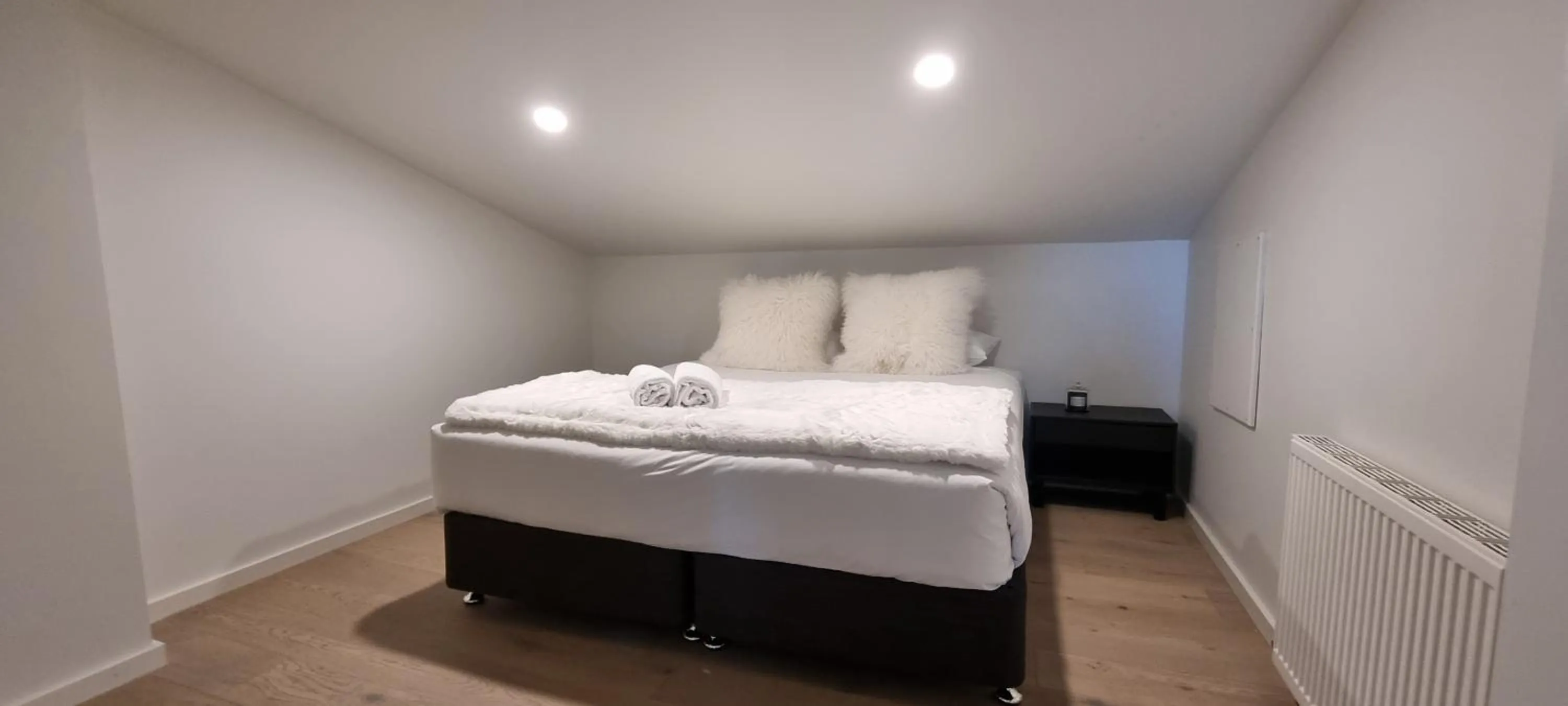 Bed in Cedarwood Apartments