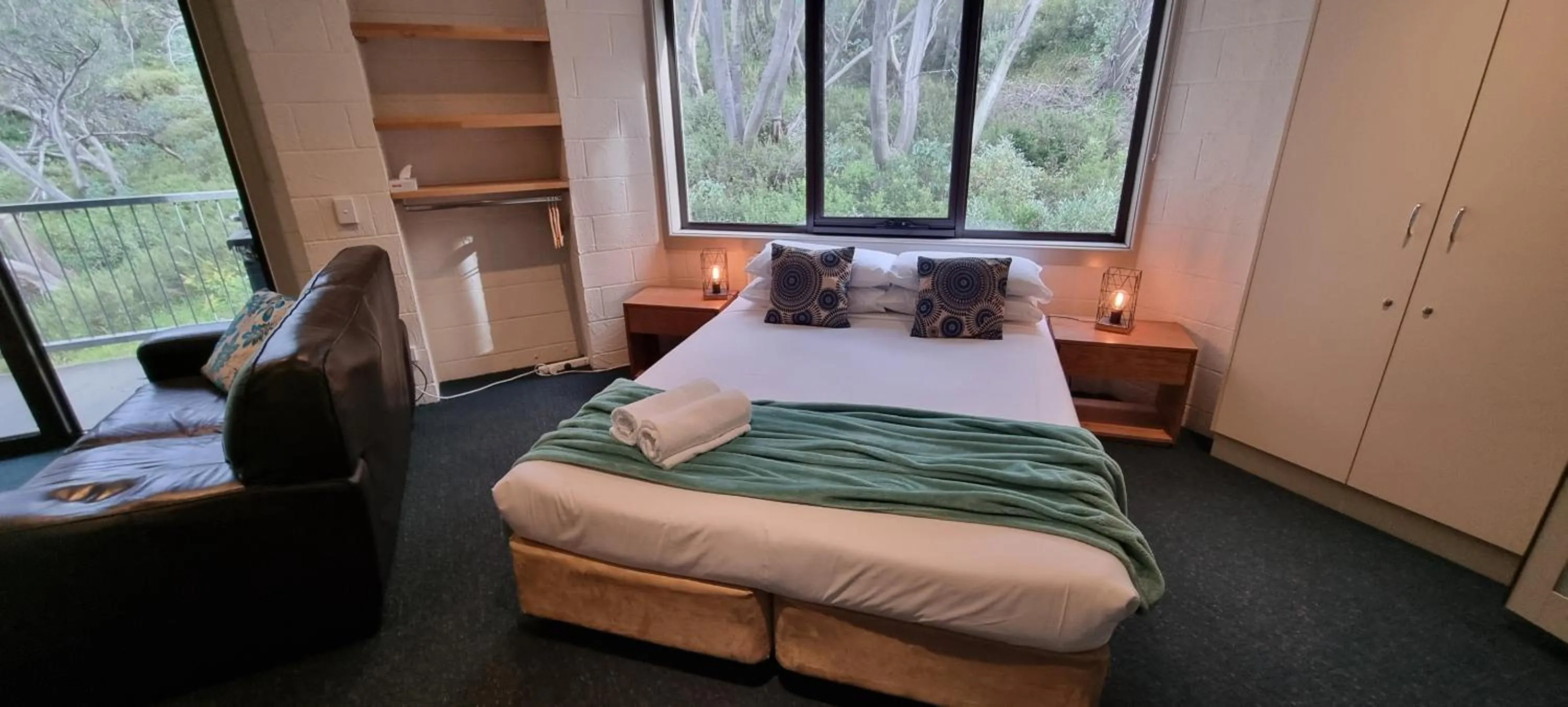 Bed in Cedarwood Apartments