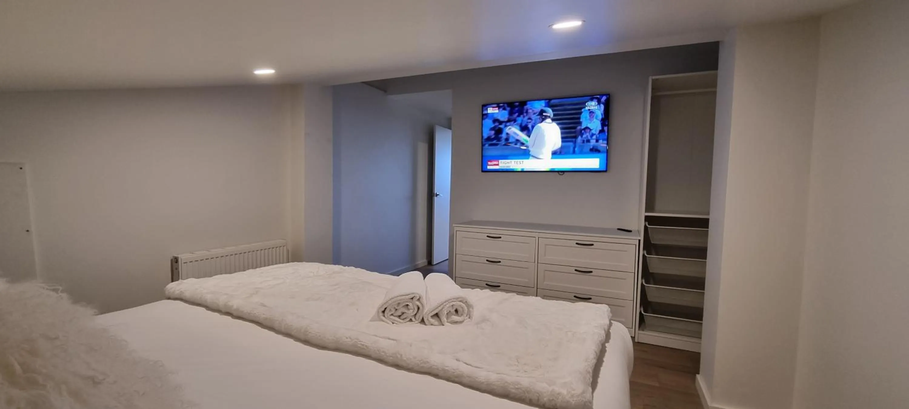 Bed in Cedarwood Apartments