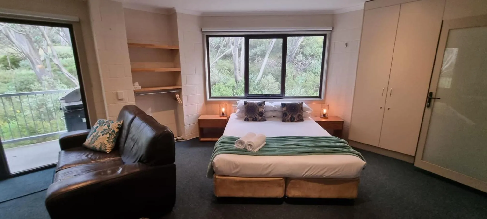 Bed in Cedarwood Apartments