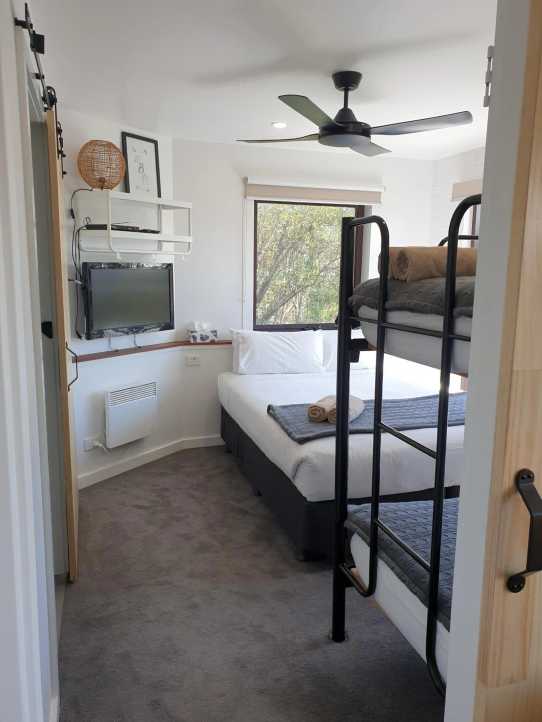 Bed in Cedarwood Apartments