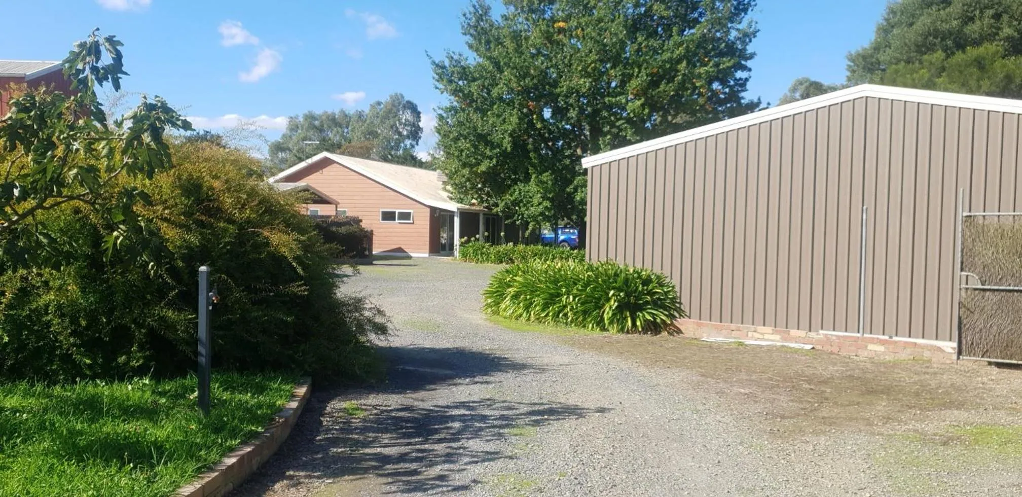 Property building in Dixiglen Farm