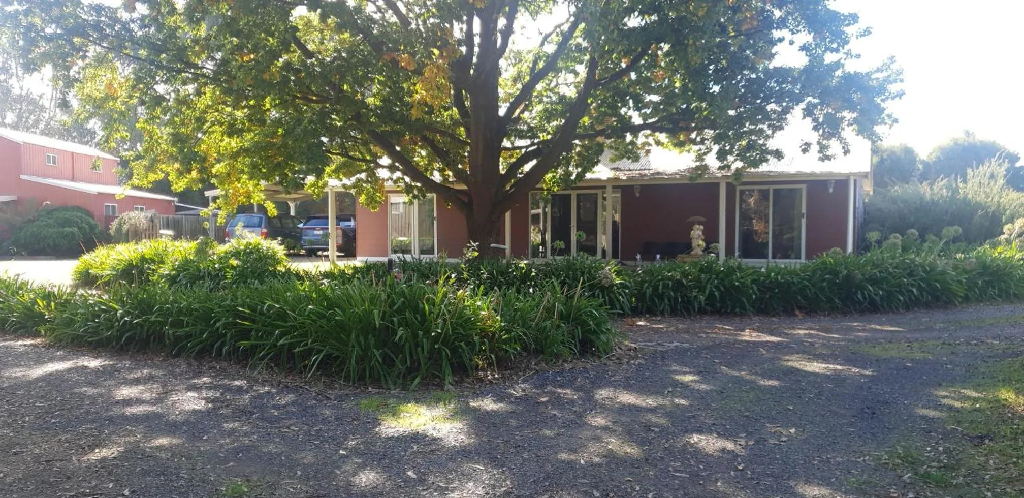 Property building in Dixiglen Farm