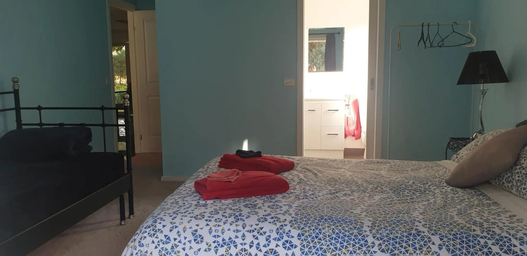 Bedroom, Bed in Dixiglen Farm