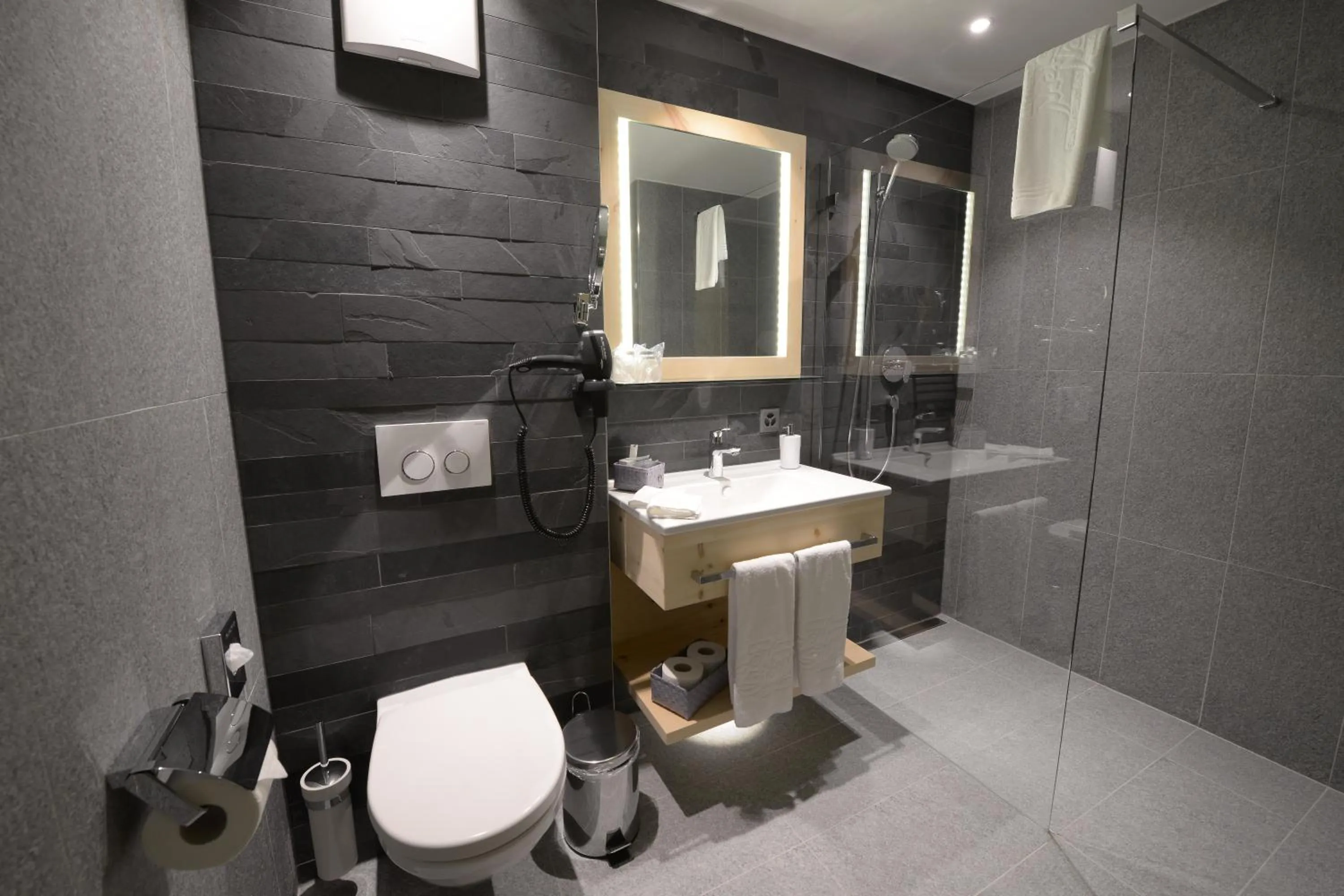 Bathroom in Alpenhotel Fleurs de Zermatt