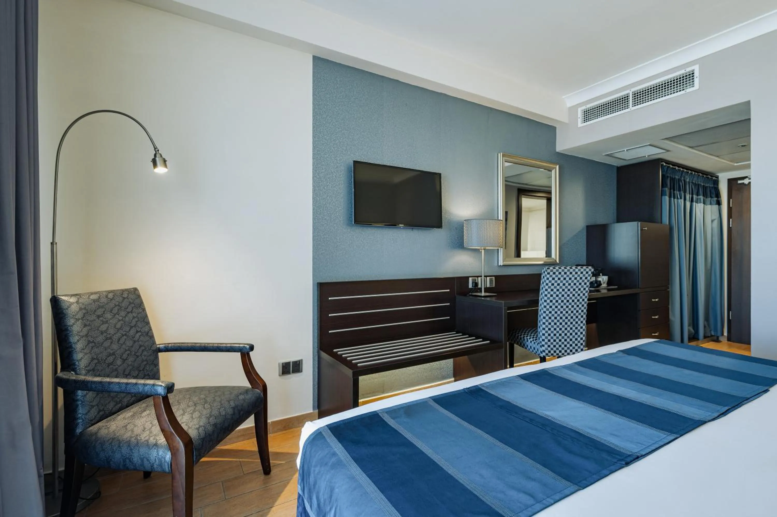 Bedroom, Bed in AX The Victoria Hotel