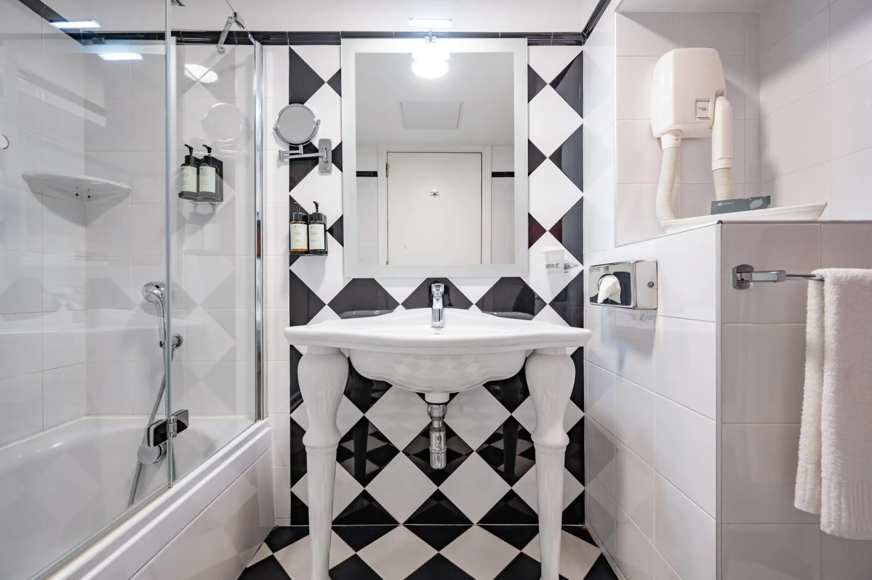 Classic Twin Room in AX The Victoria Hotel Classic Twin Room in AX The Victoria Hotel