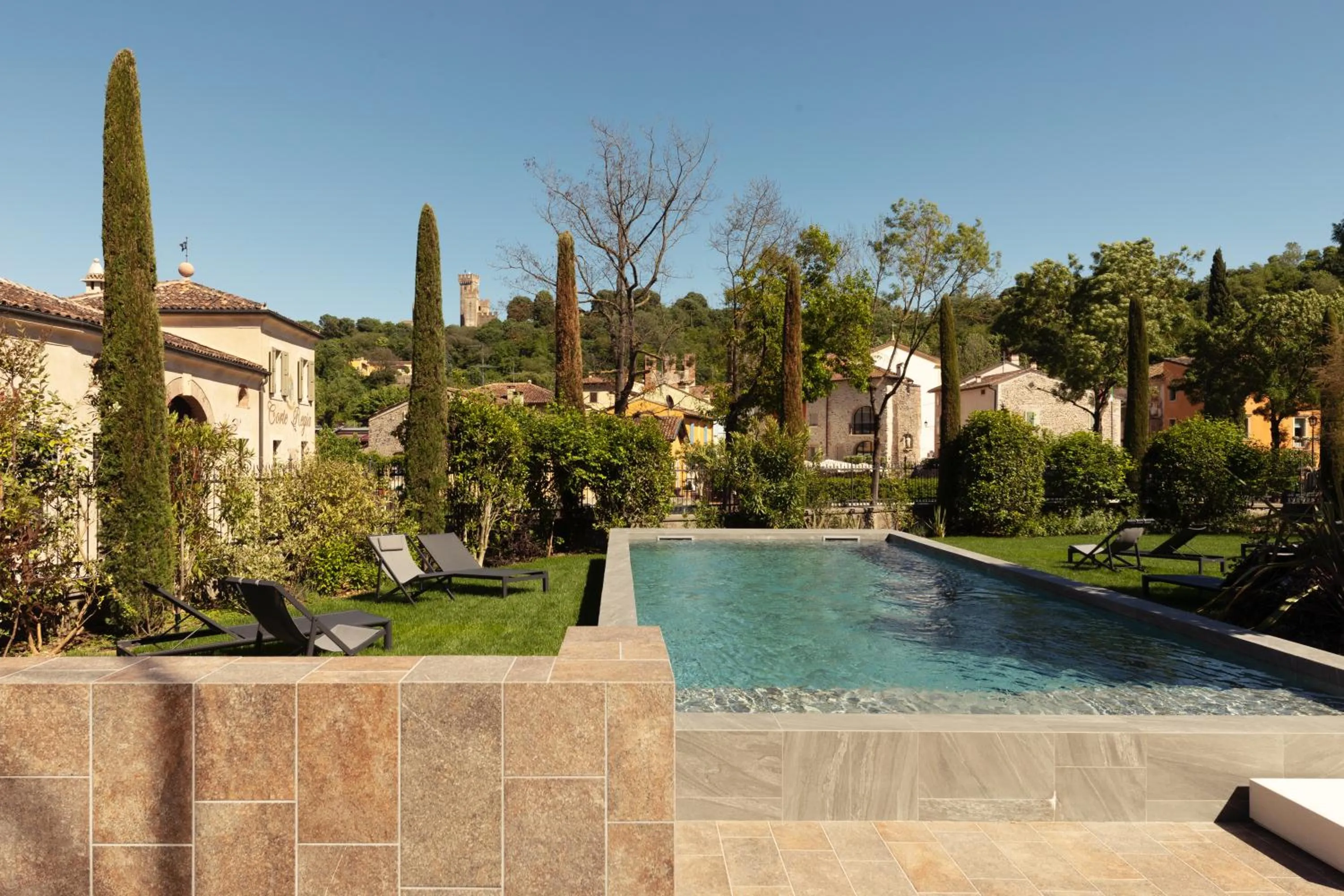 Swimming pool in Relais Villa Borghetto