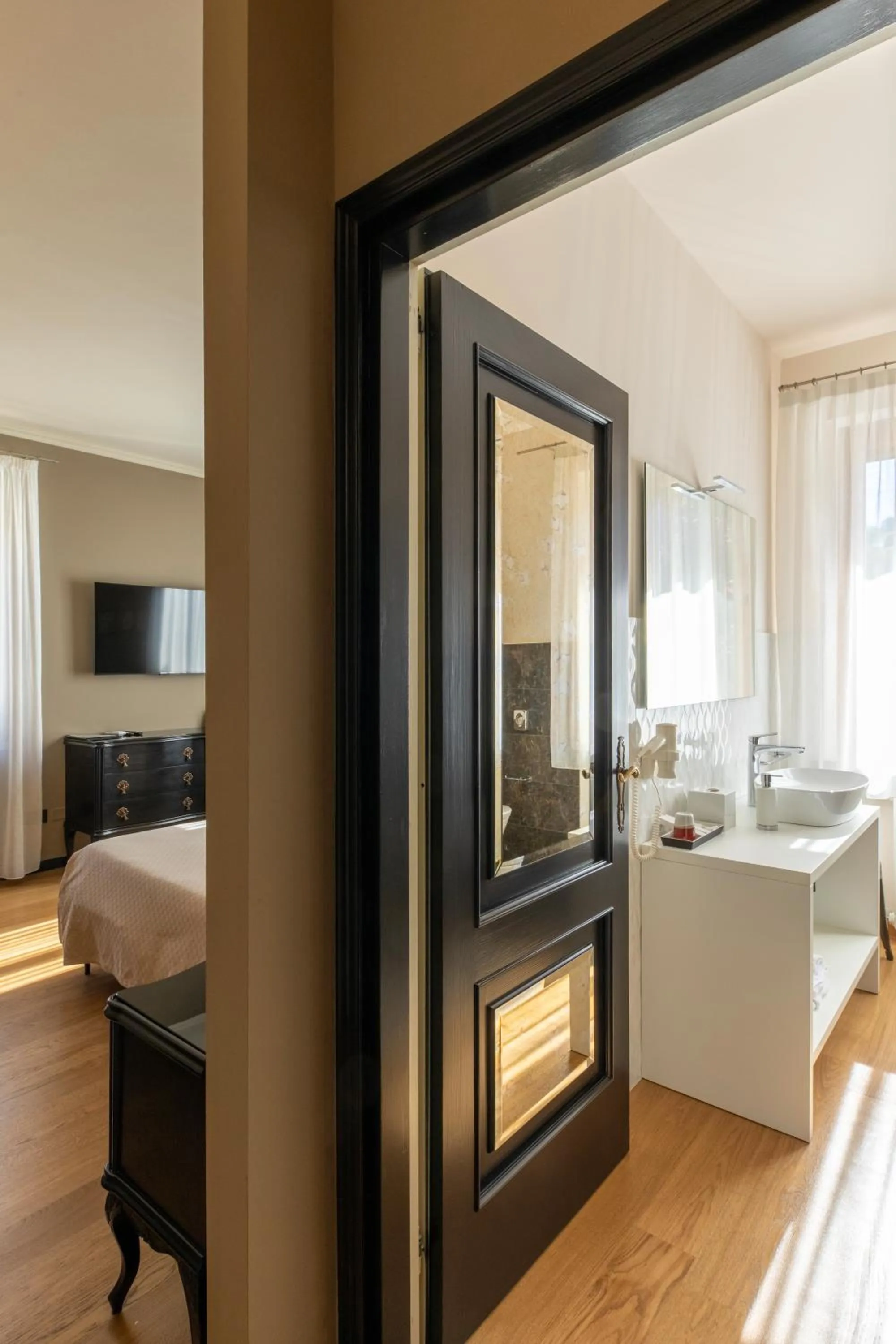 Bathroom, Bed in Relais Villa Borghetto