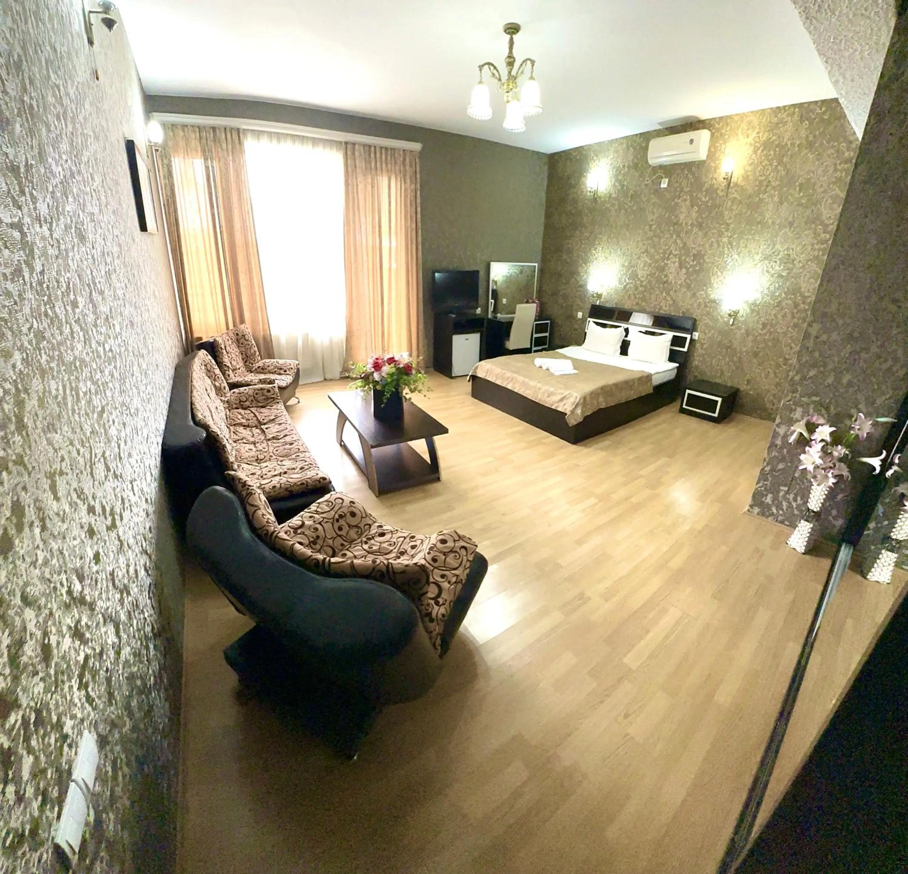 Photo of the whole room, Bed in Qeroli old town