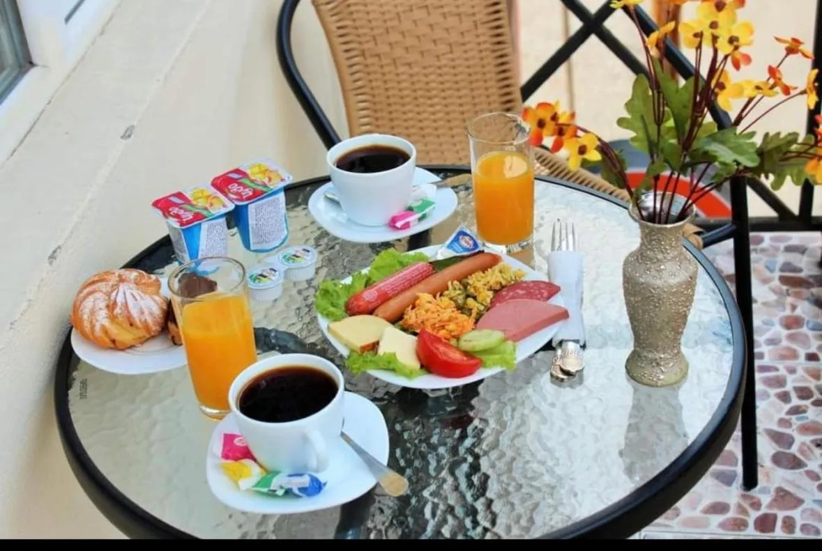 Breakfast in Qeroli old town