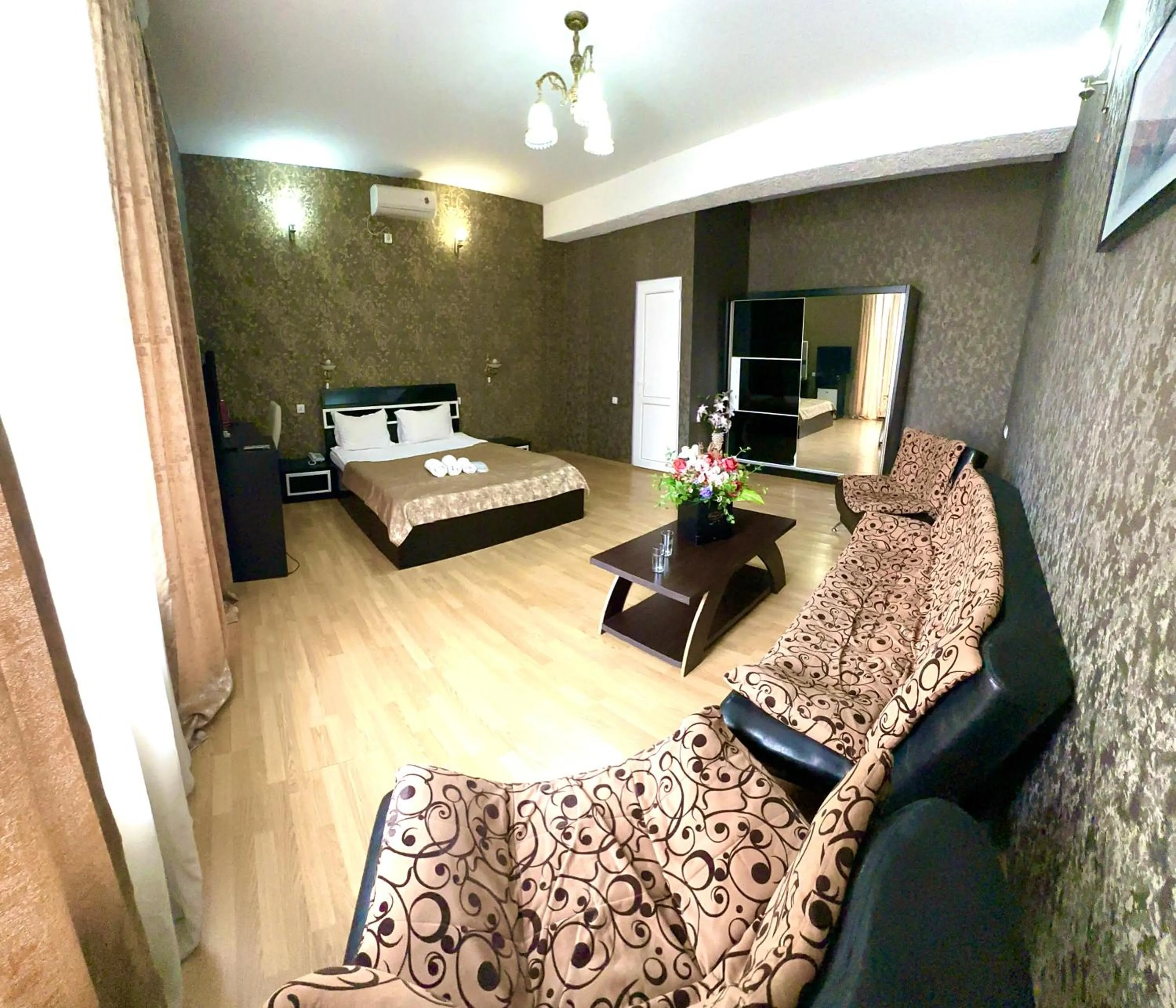 Photo of the whole room, Bed in Qeroli old town