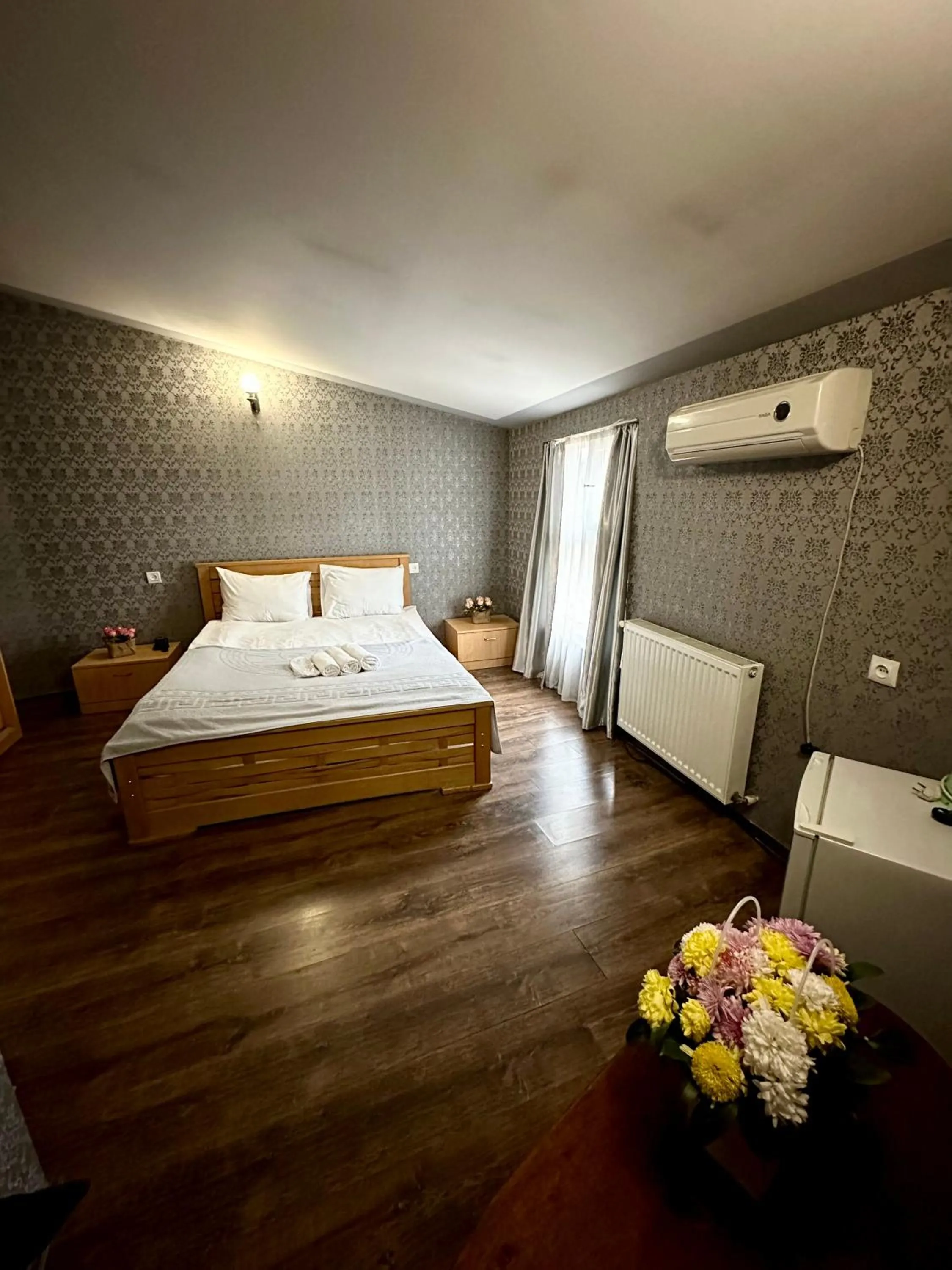 Photo of the whole room, Bed in Qeroli old town