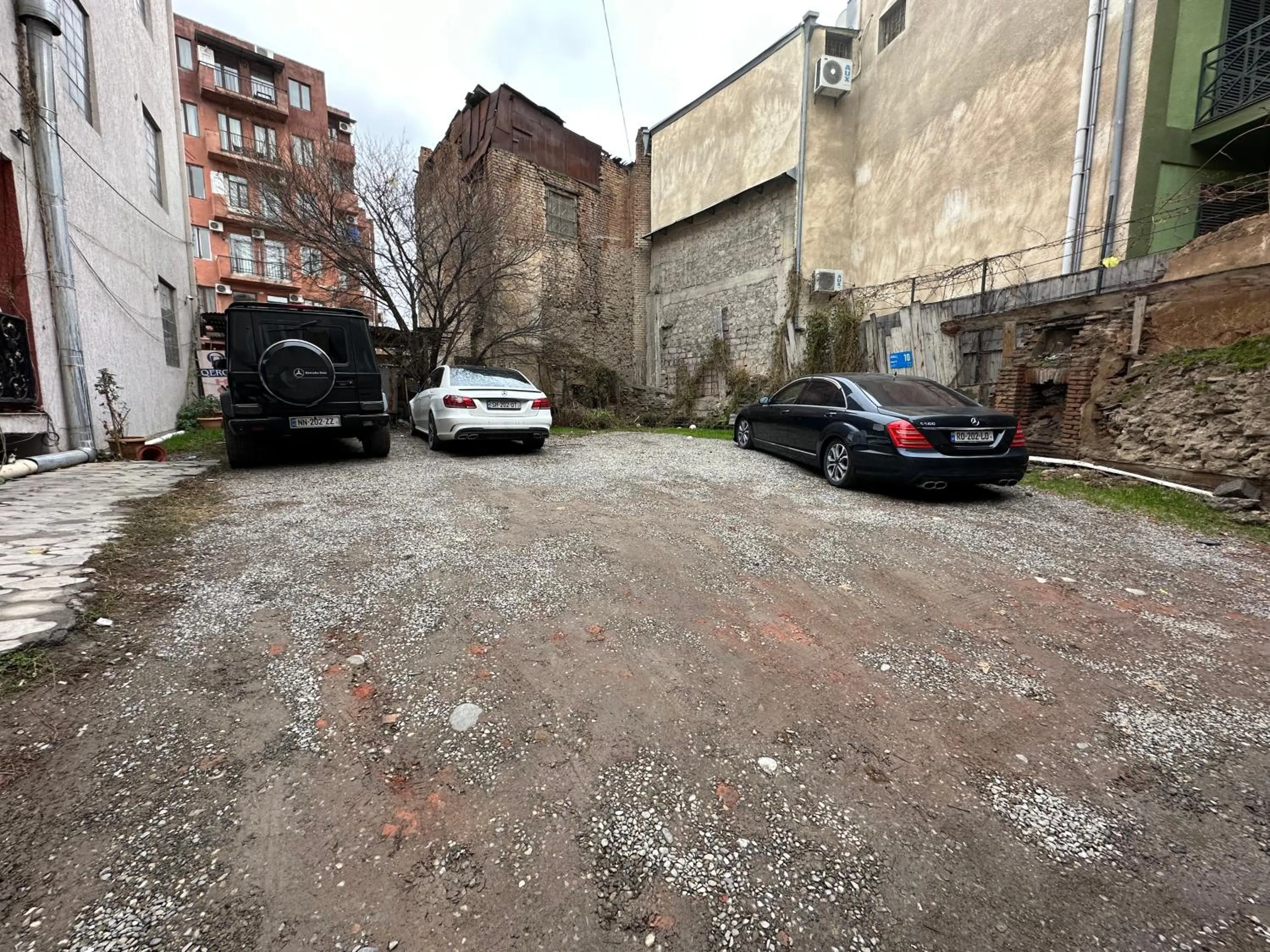 Parking in Qeroli old town
