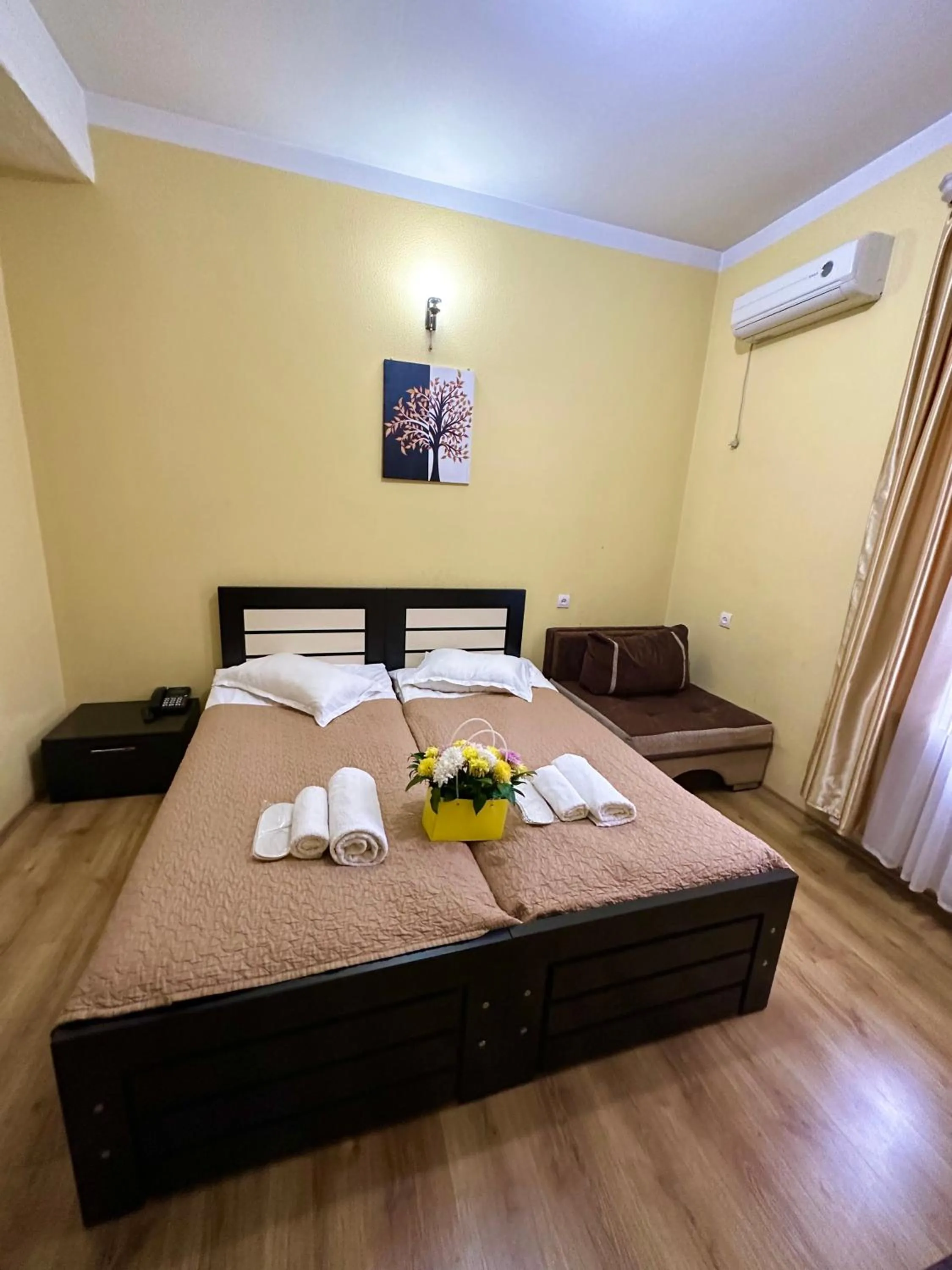 Bedroom, Bed in Qeroli old town