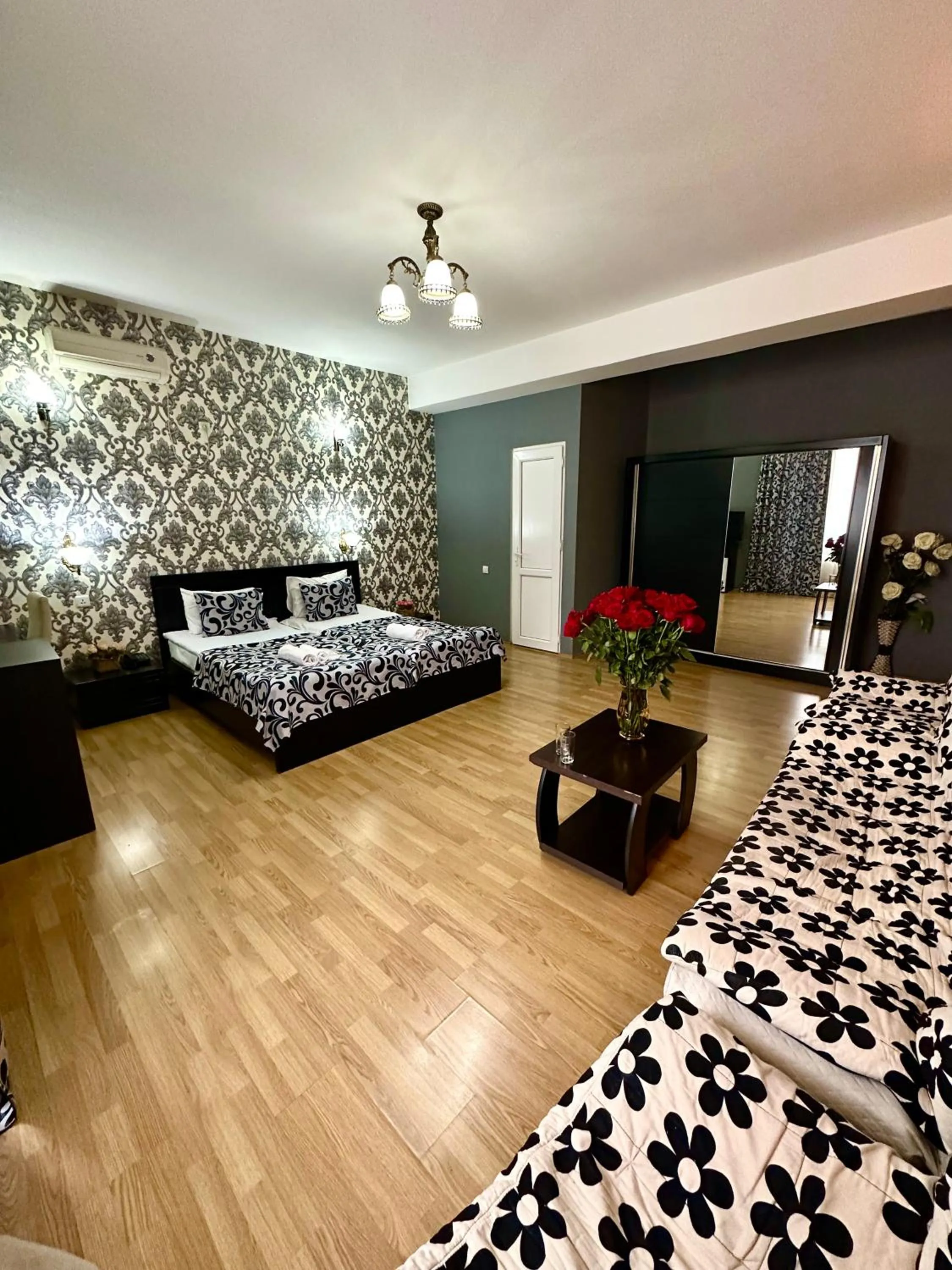 Photo of the whole room, Bed in Qeroli old town