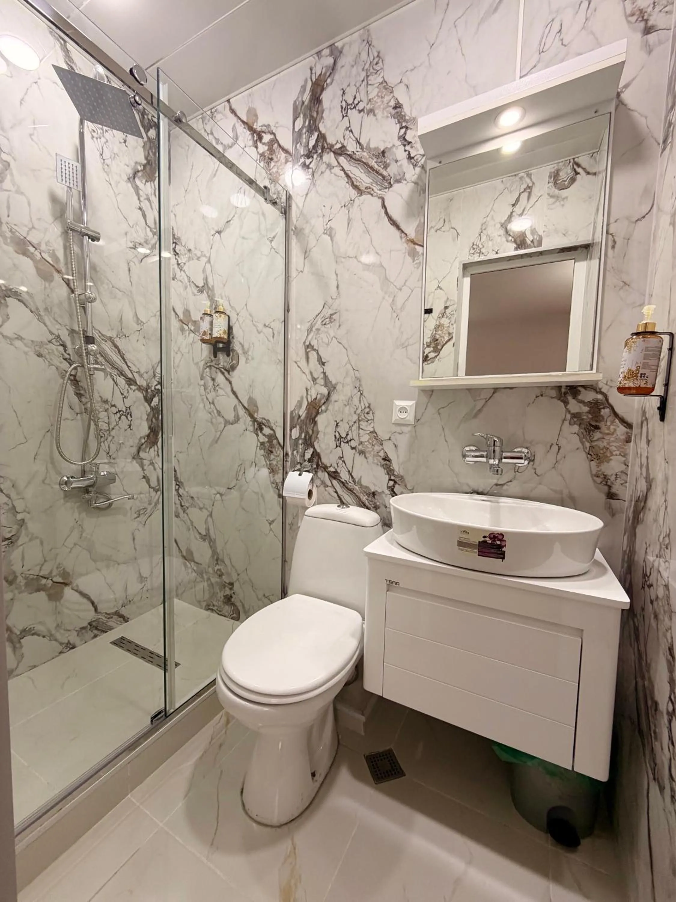 Bathroom in Qeroli old town