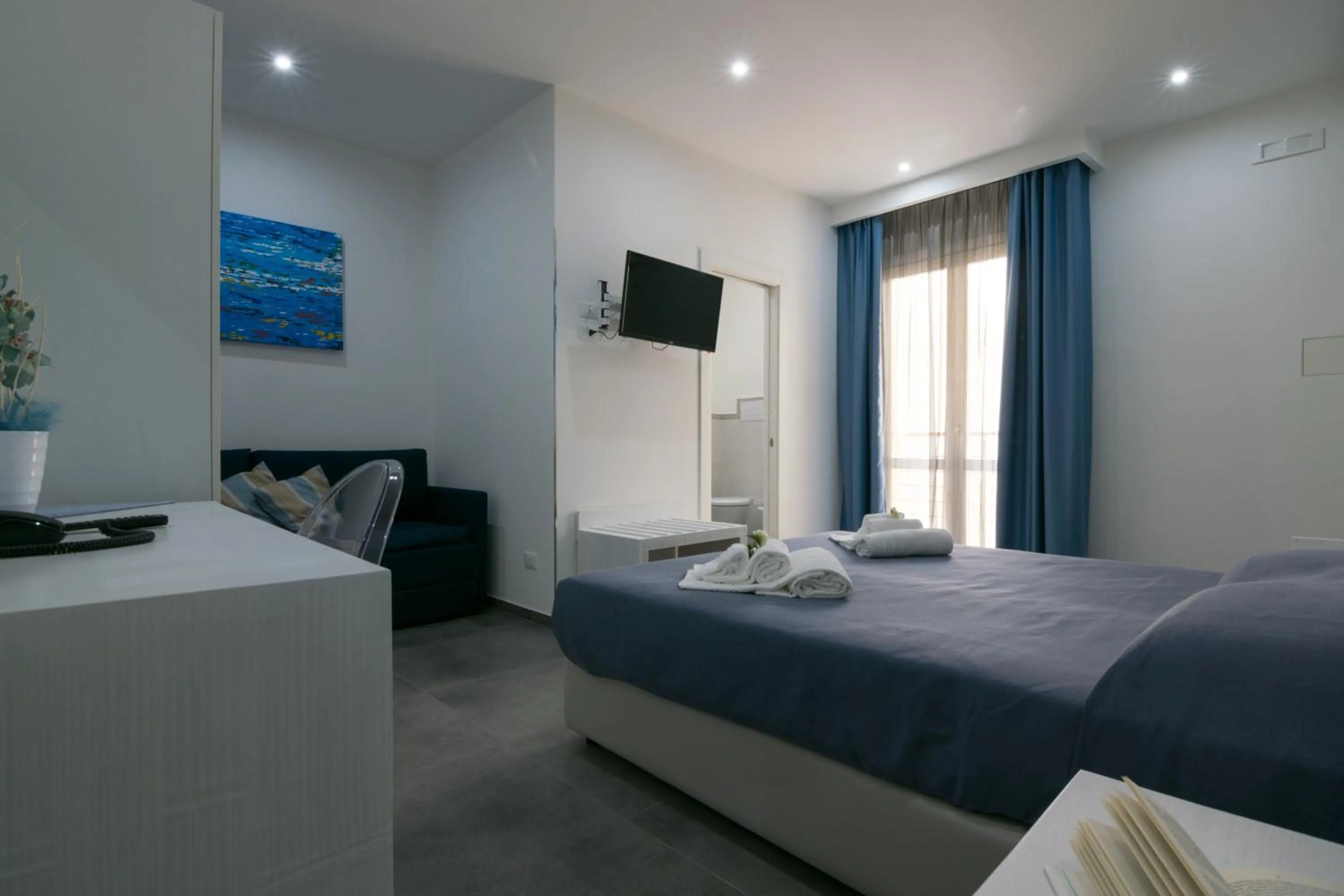 TV and multimedia, Bed in Pharos