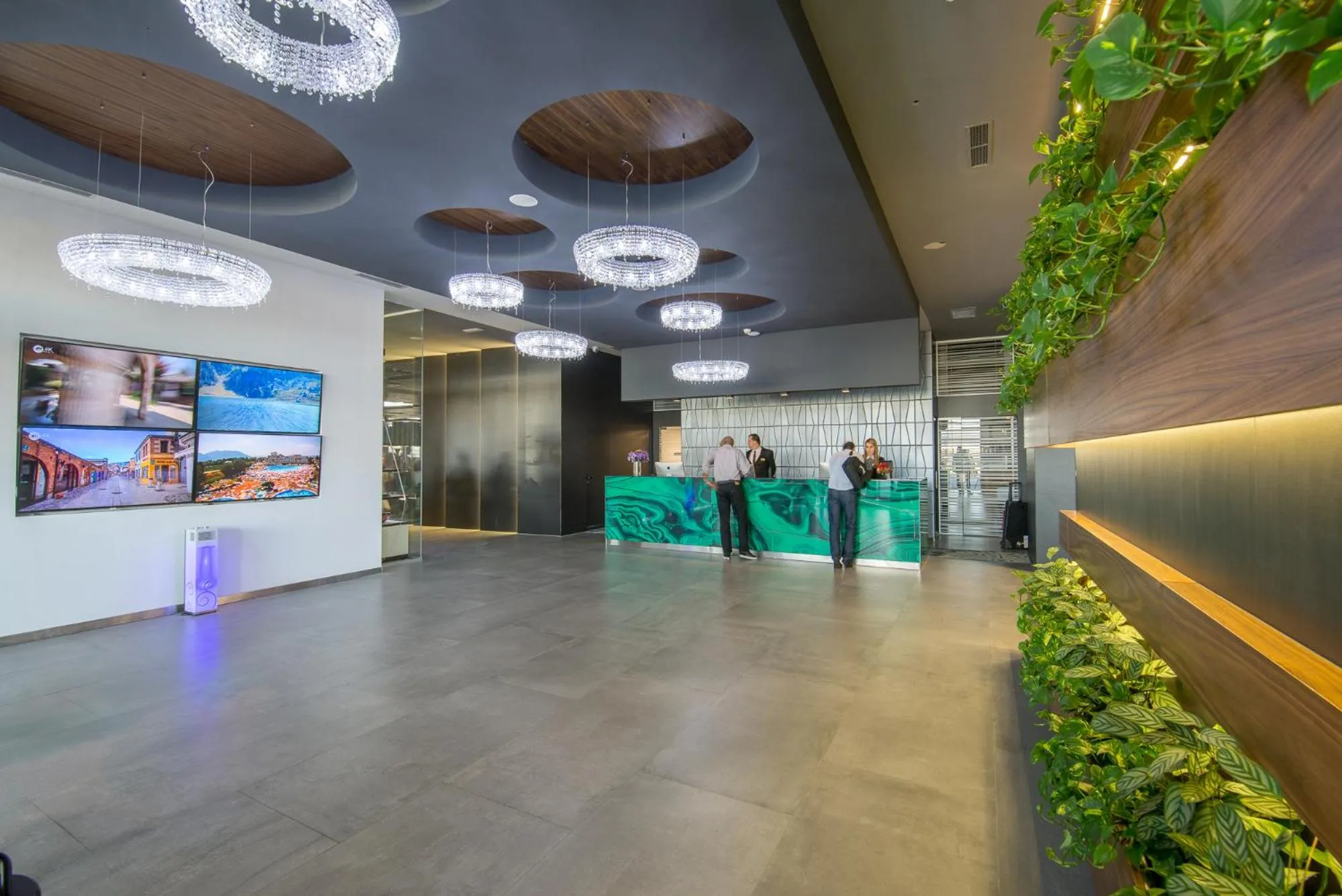 Lobby or reception in Hotel Hills Sarajevo Congress & Thermal Spa Resort