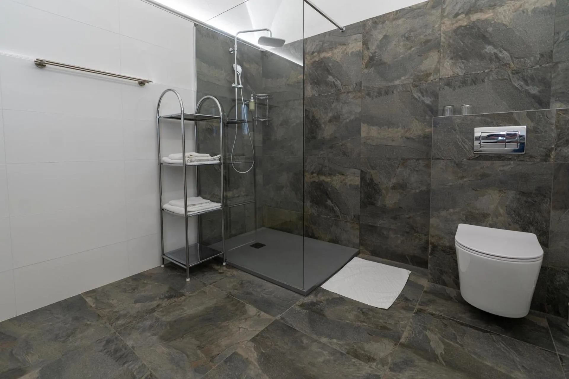 Shower in Hotel Arkada