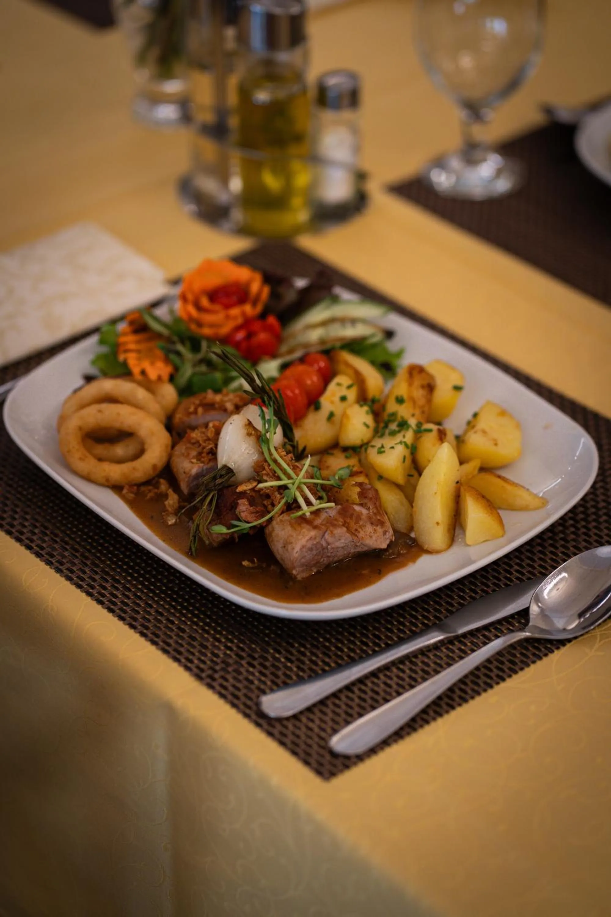 Restaurant/places to eat in Hotel Arkada