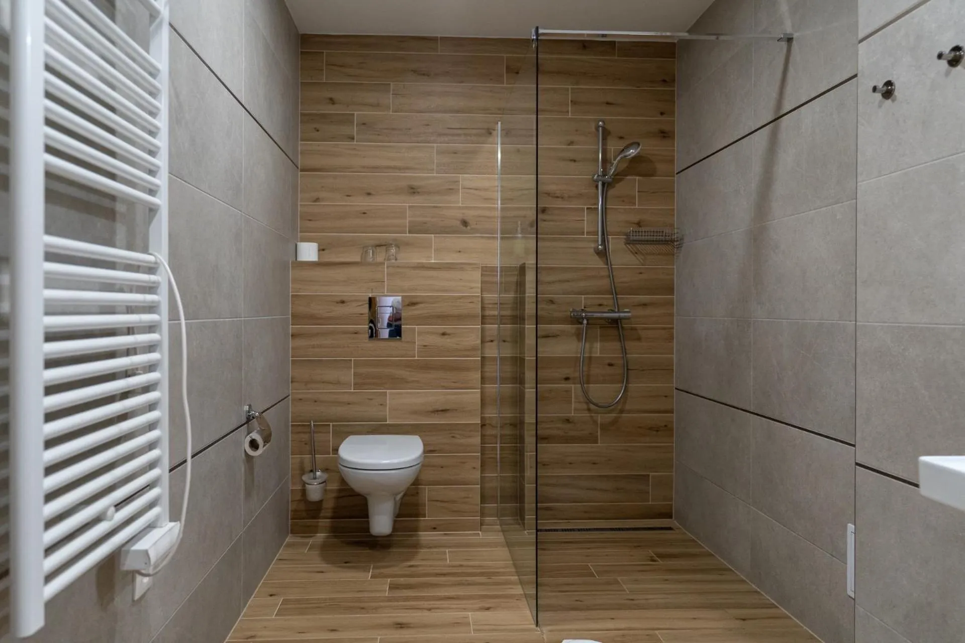 Shower in Hotel Arkada