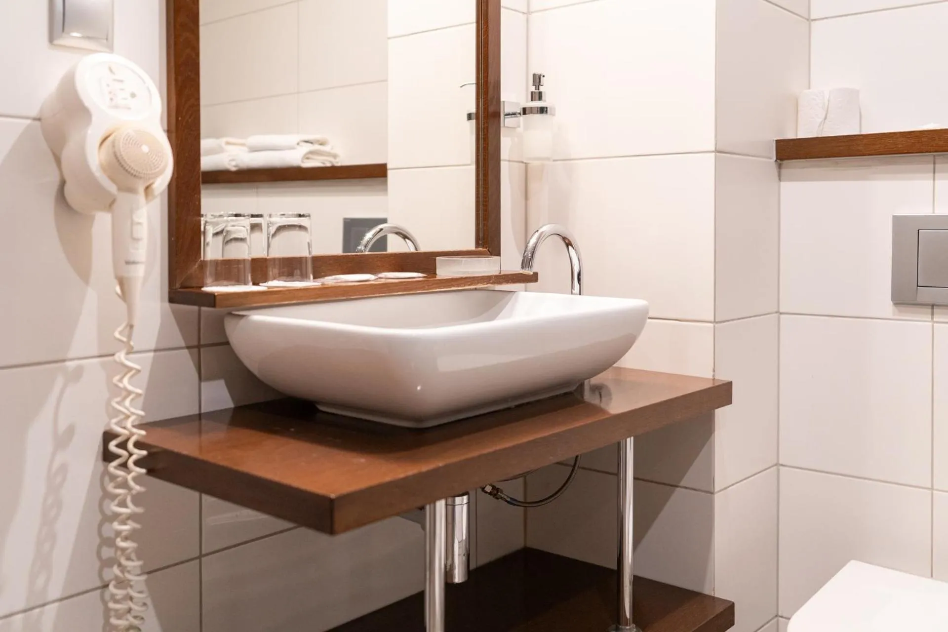 Shower in Hotel Arkada