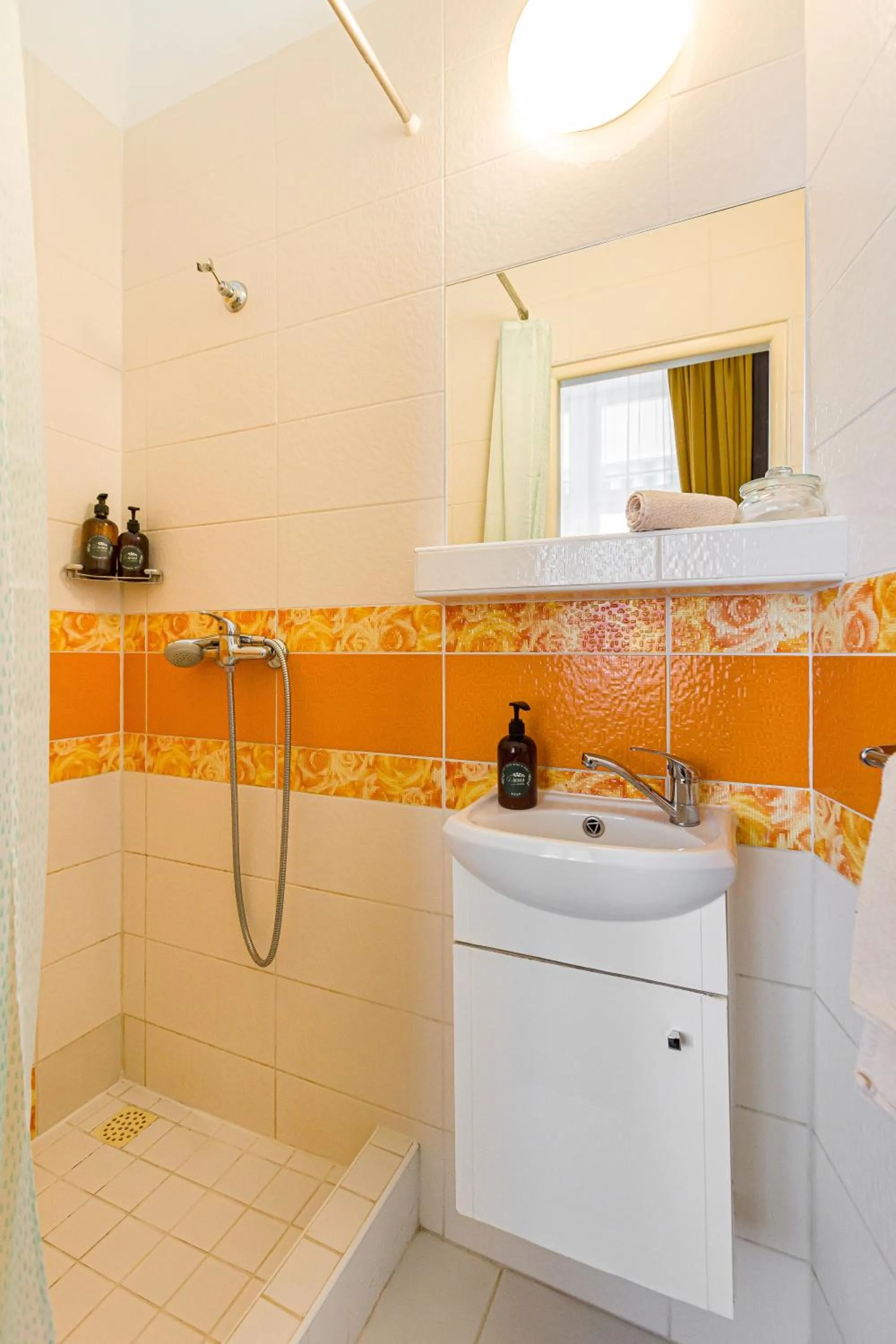 Shower in Hotel Arcus Garden