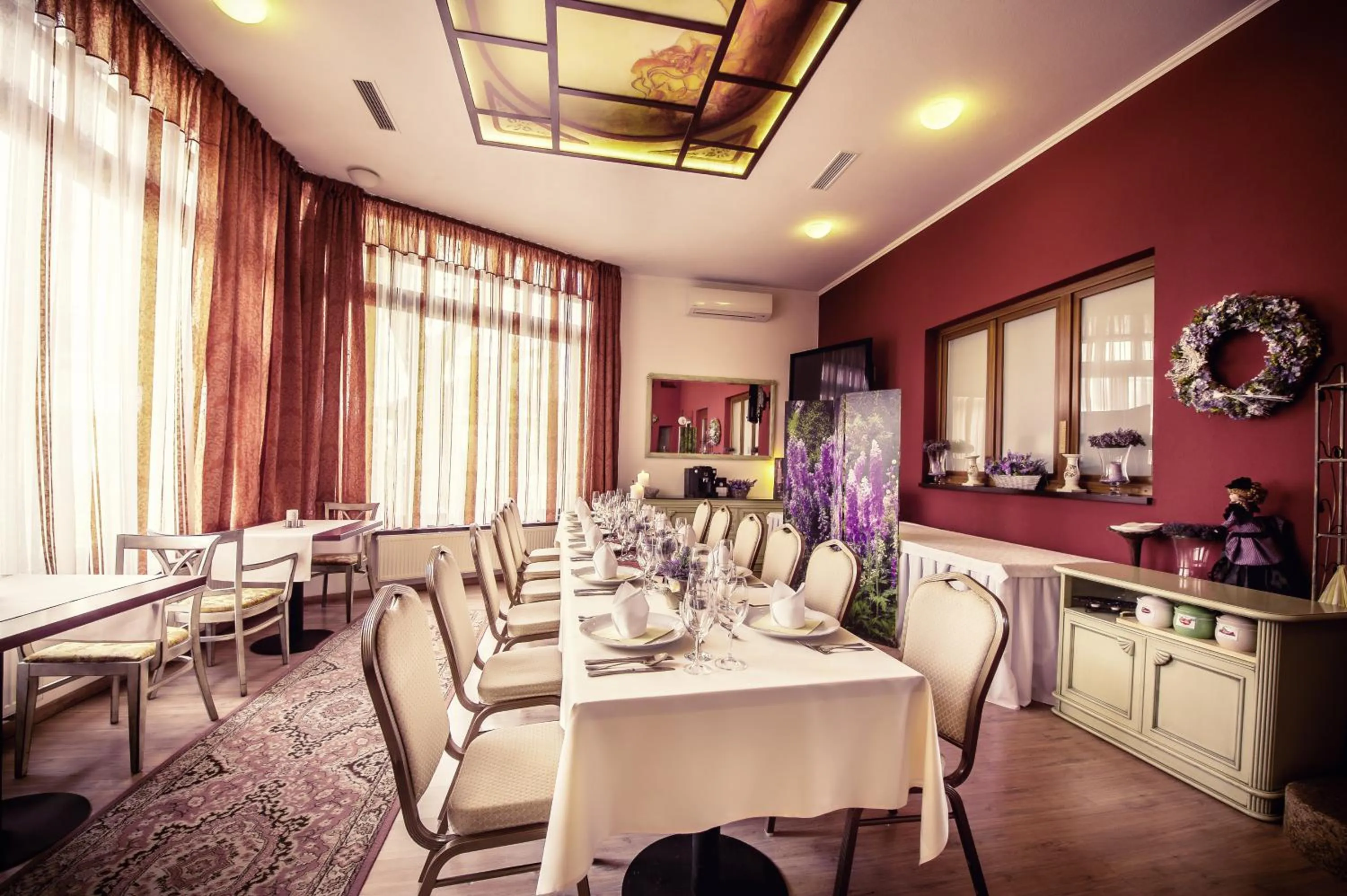 Restaurant/places to eat in Boutique Hotel Maraton